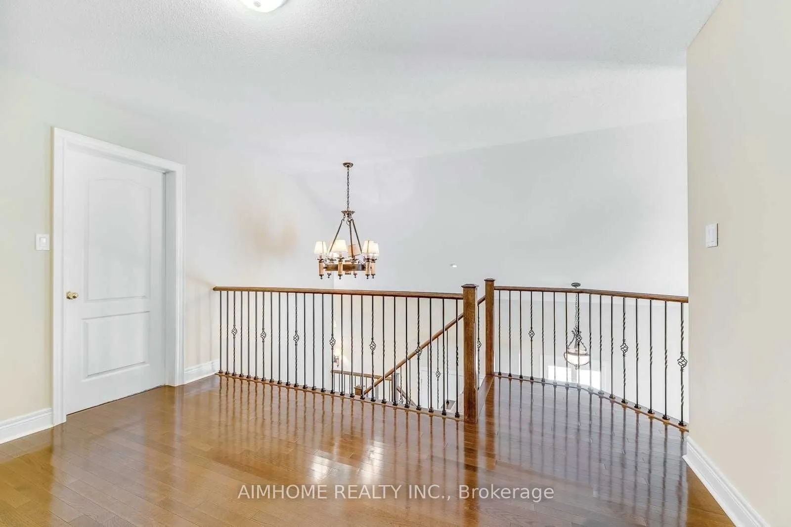 2489 Lyndhurst Drive