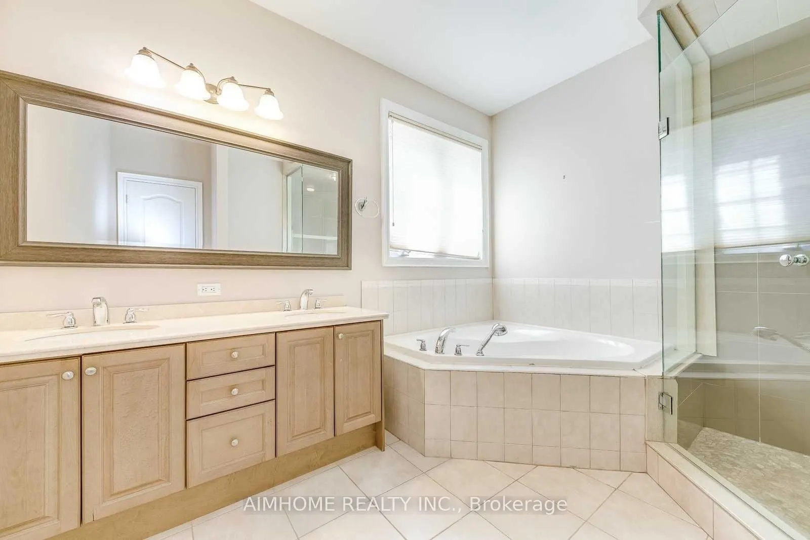 2489 Lyndhurst Drive