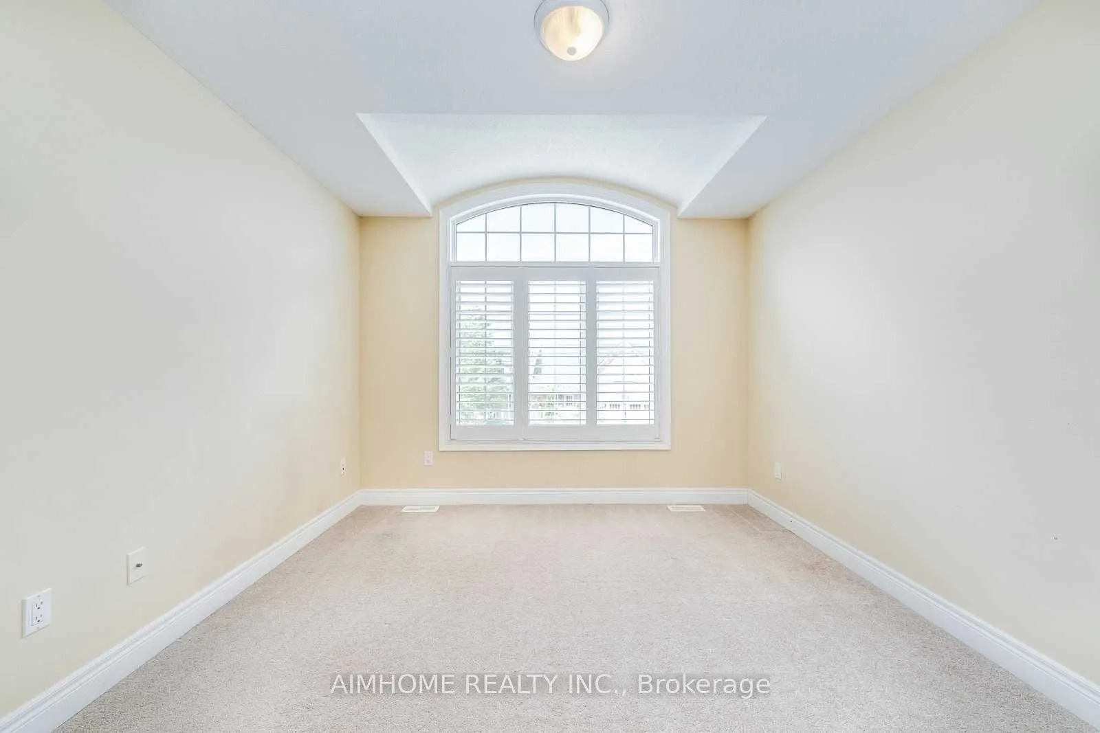 2489 Lyndhurst Drive
