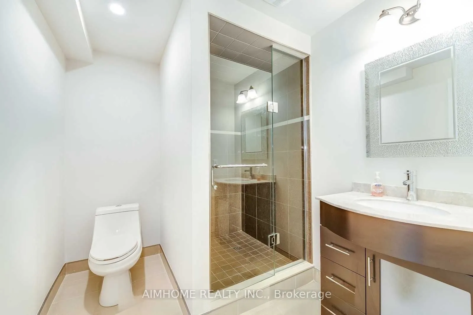 2489 Lyndhurst Drive
