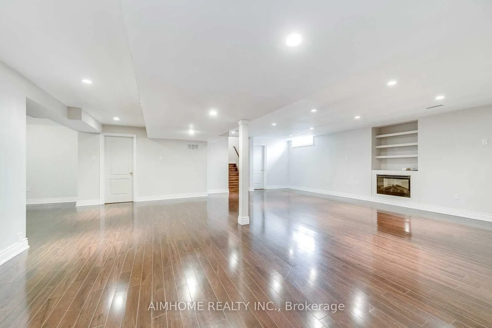 2489 Lyndhurst Drive