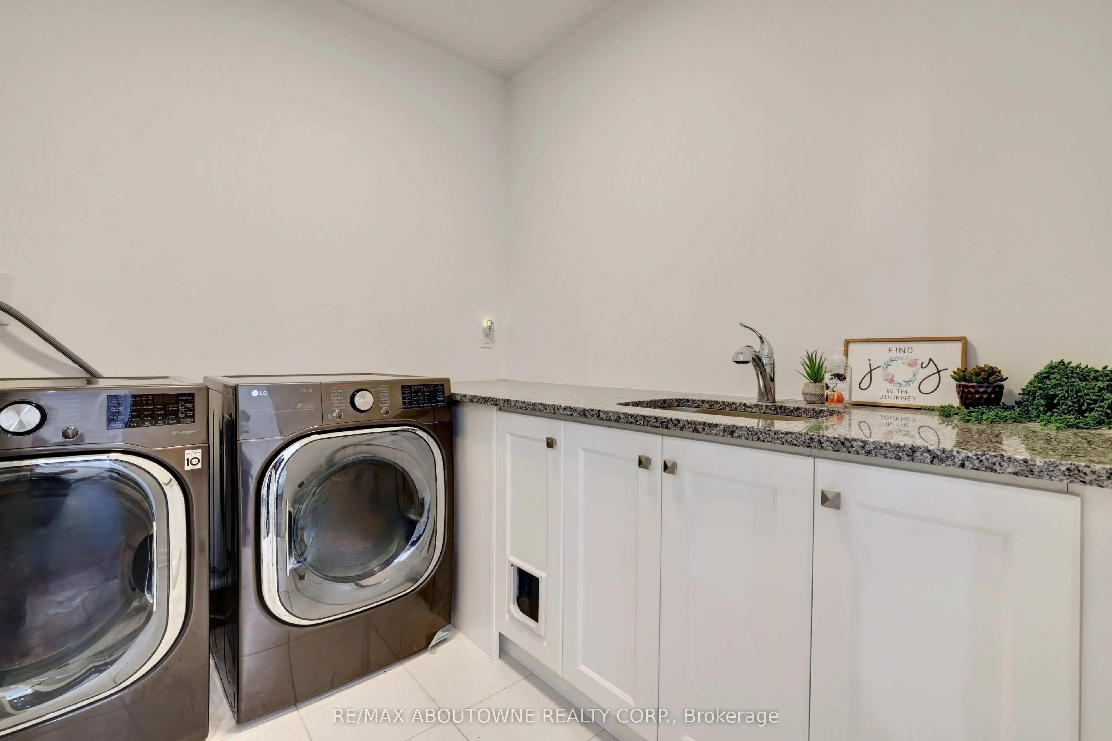 1416 Ford Strathy Crescent
