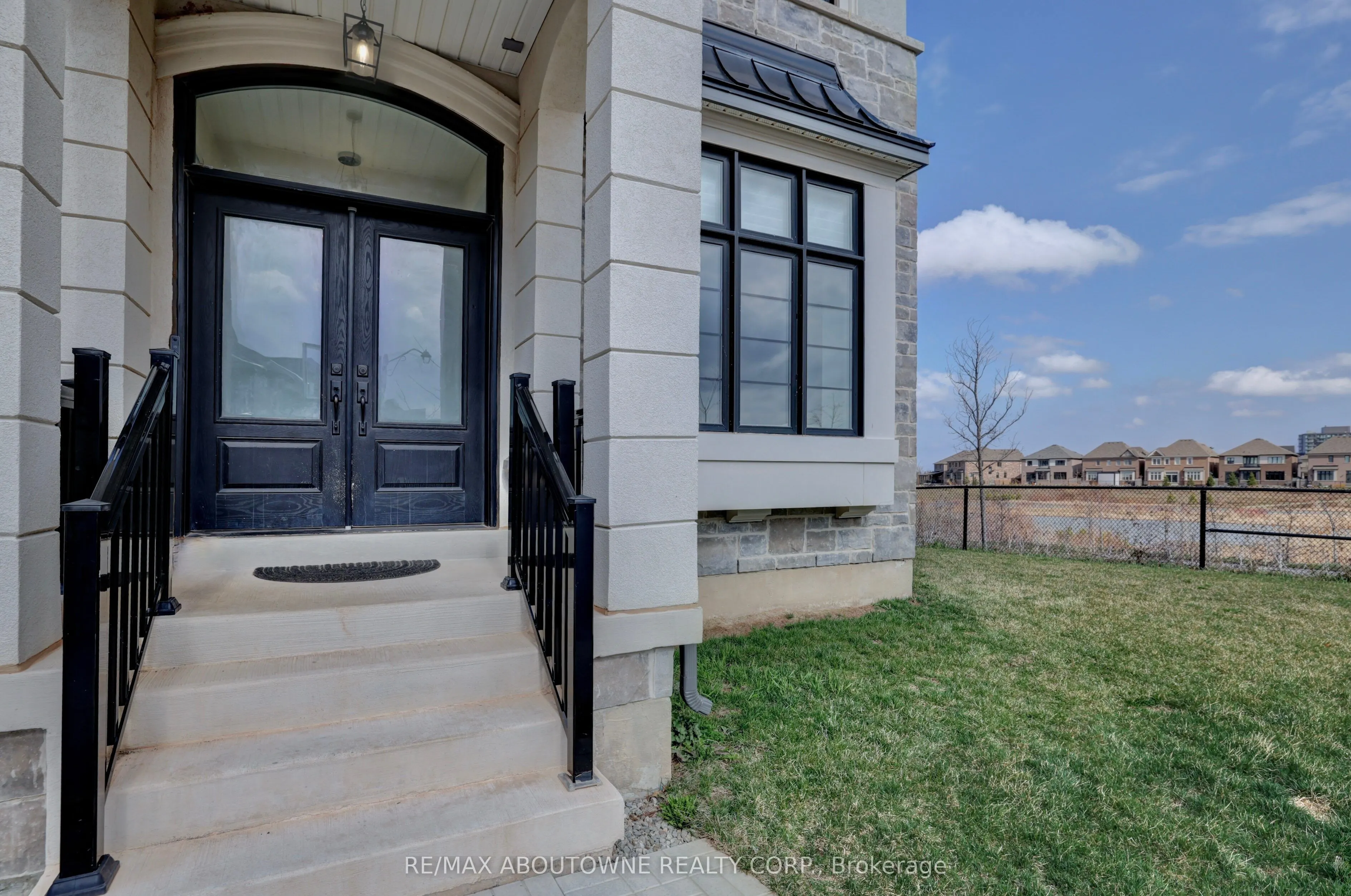 1416 Ford Strathy Crescent