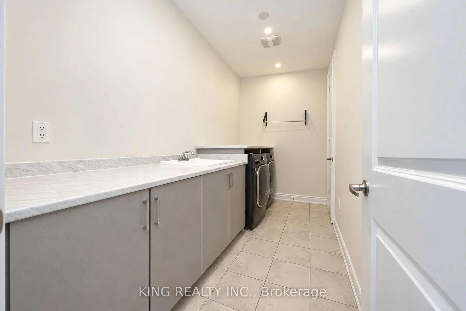 2359 Irene Crescent