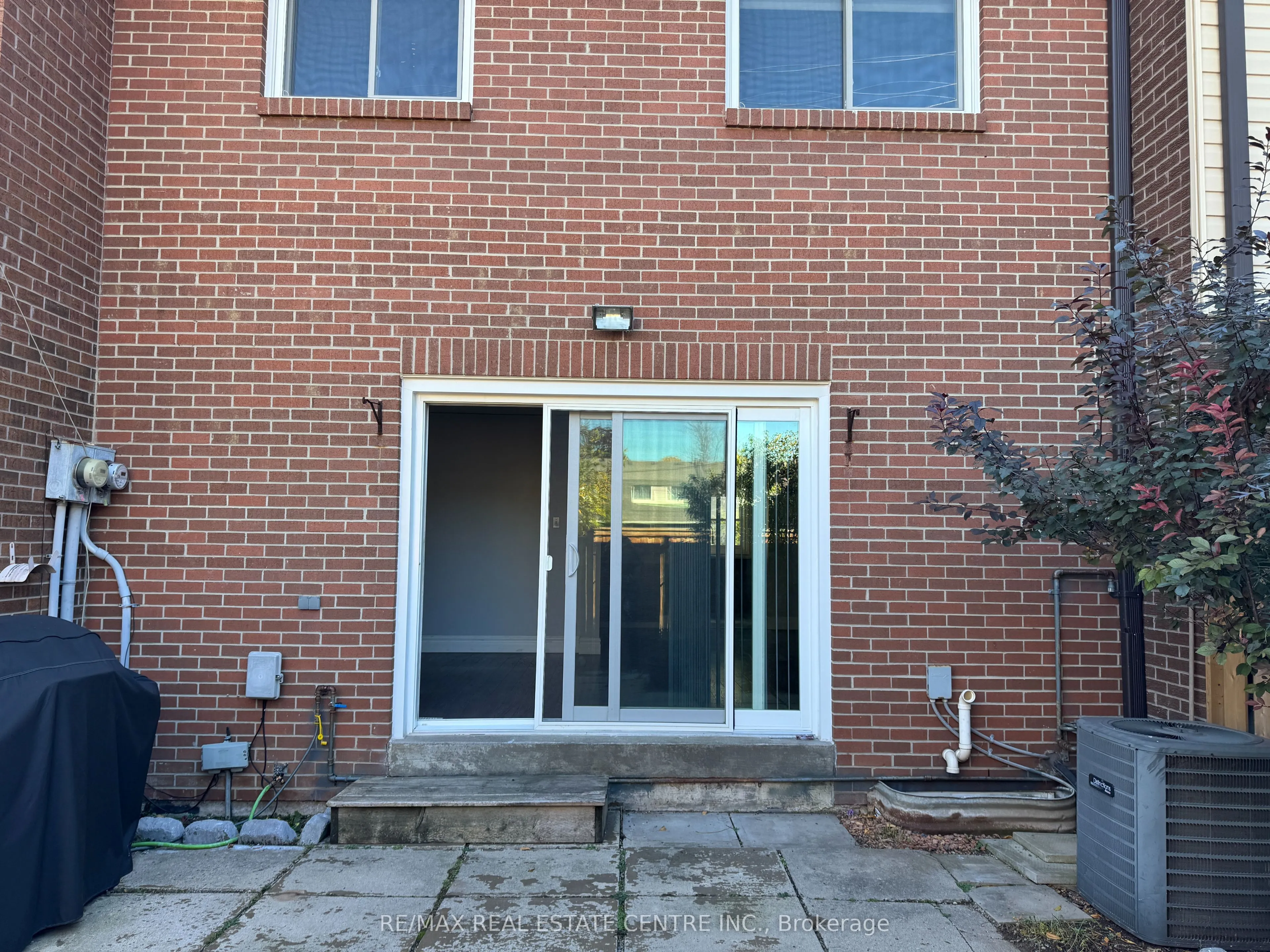 2825 Gananoque Drive #12