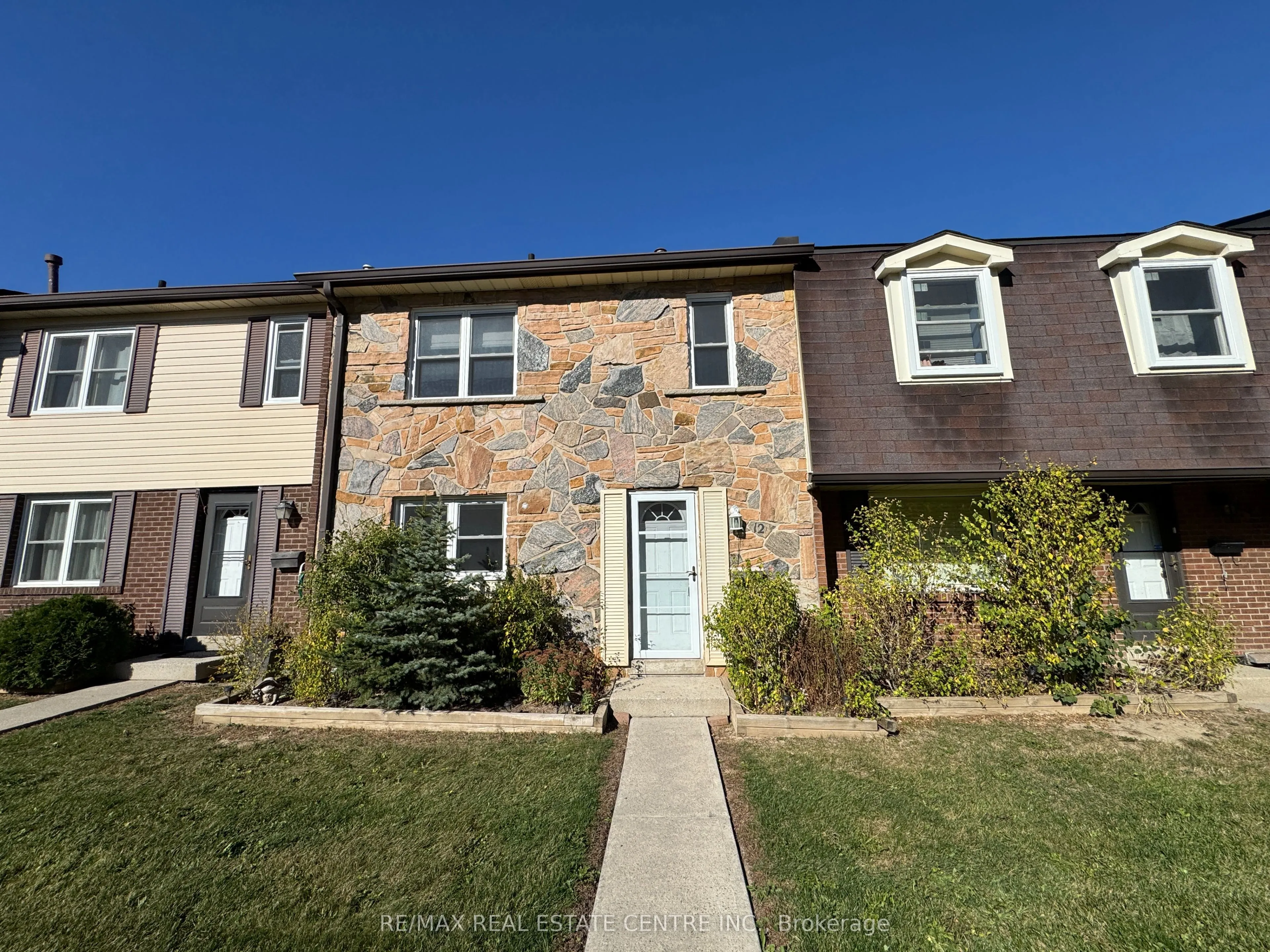 2825 Gananoque Drive #12