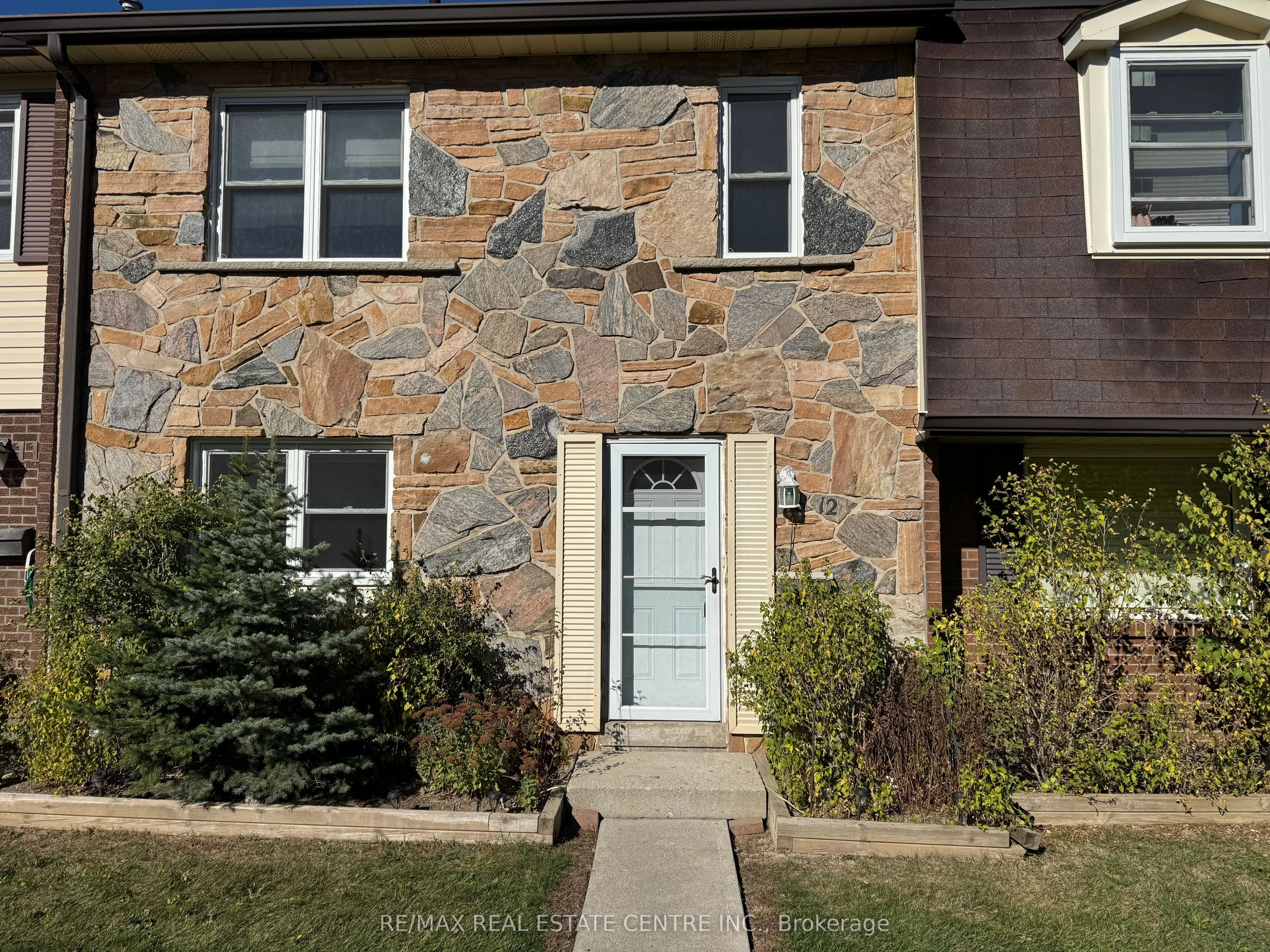 2825 Gananoque Drive #12