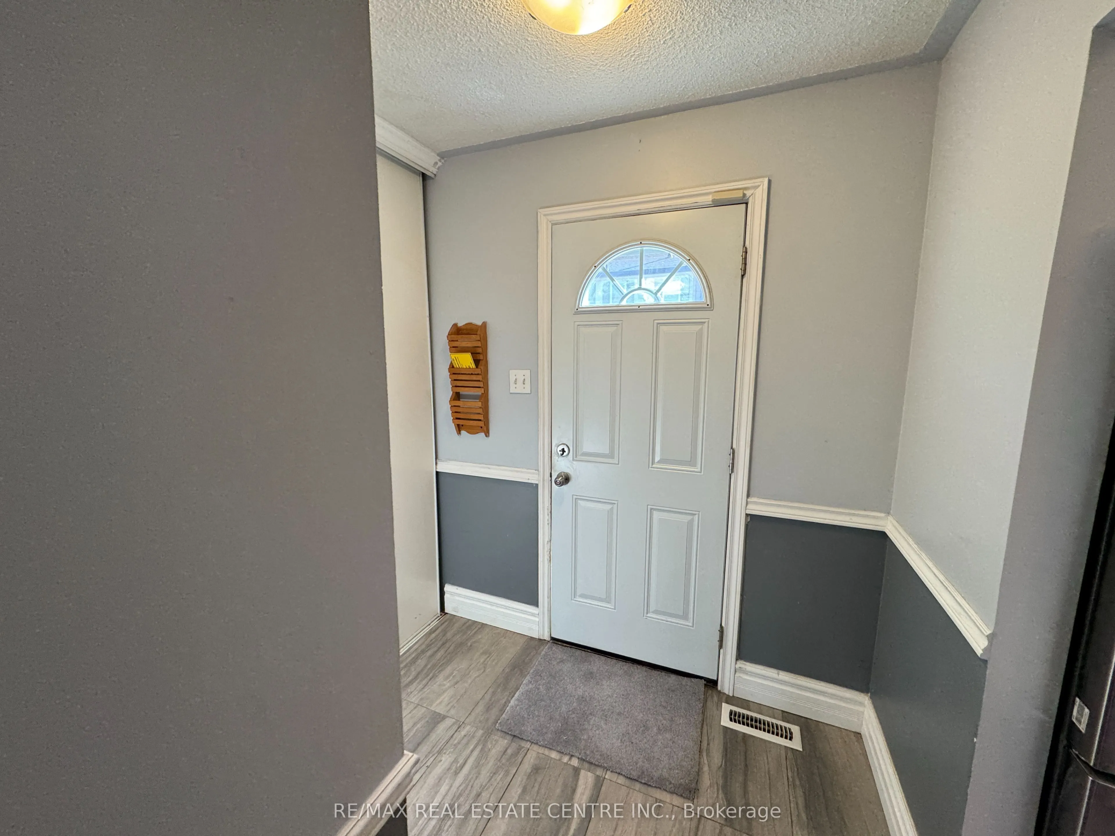 2825 Gananoque Drive #12