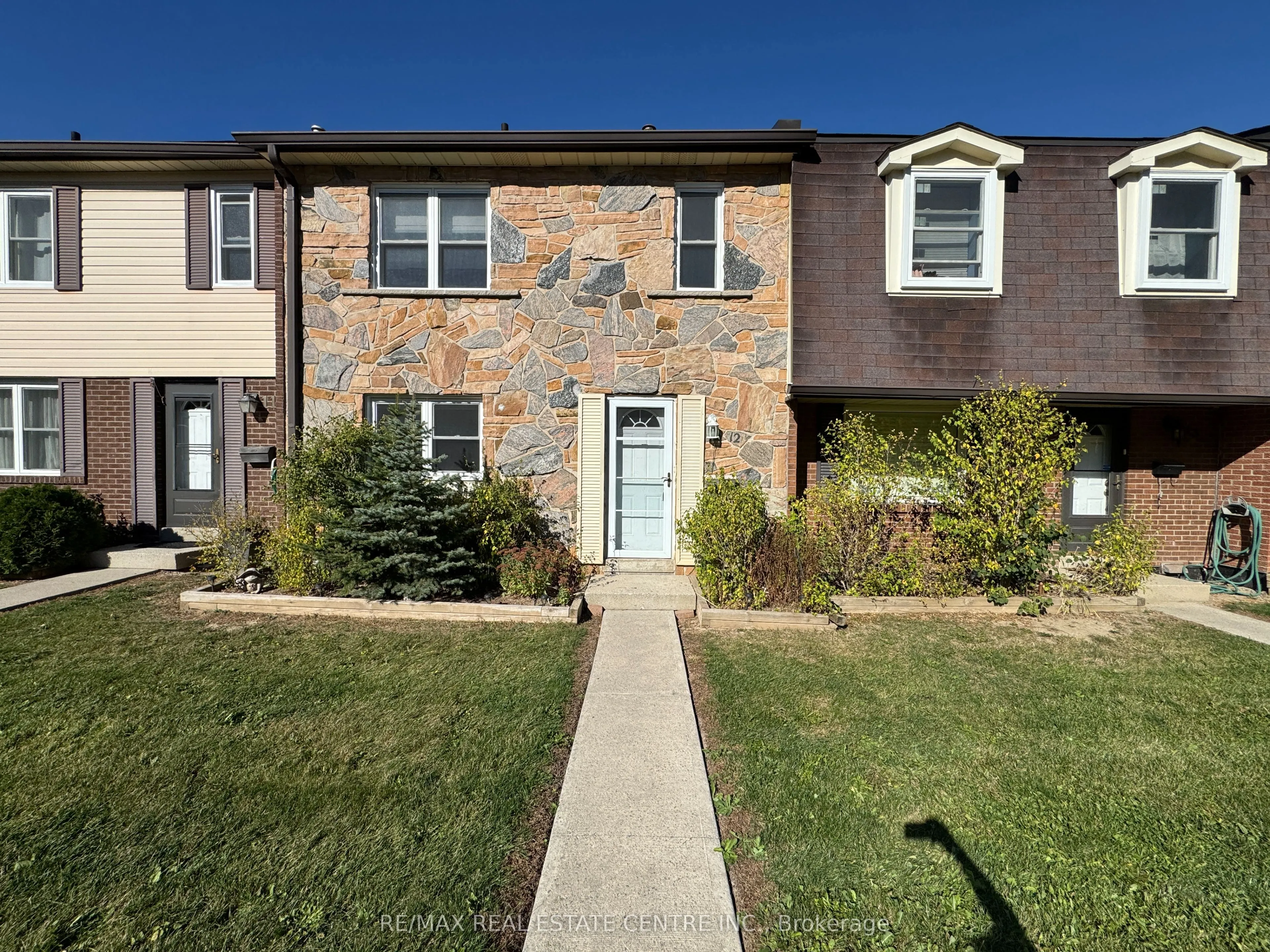 2825 Gananoque Drive #12