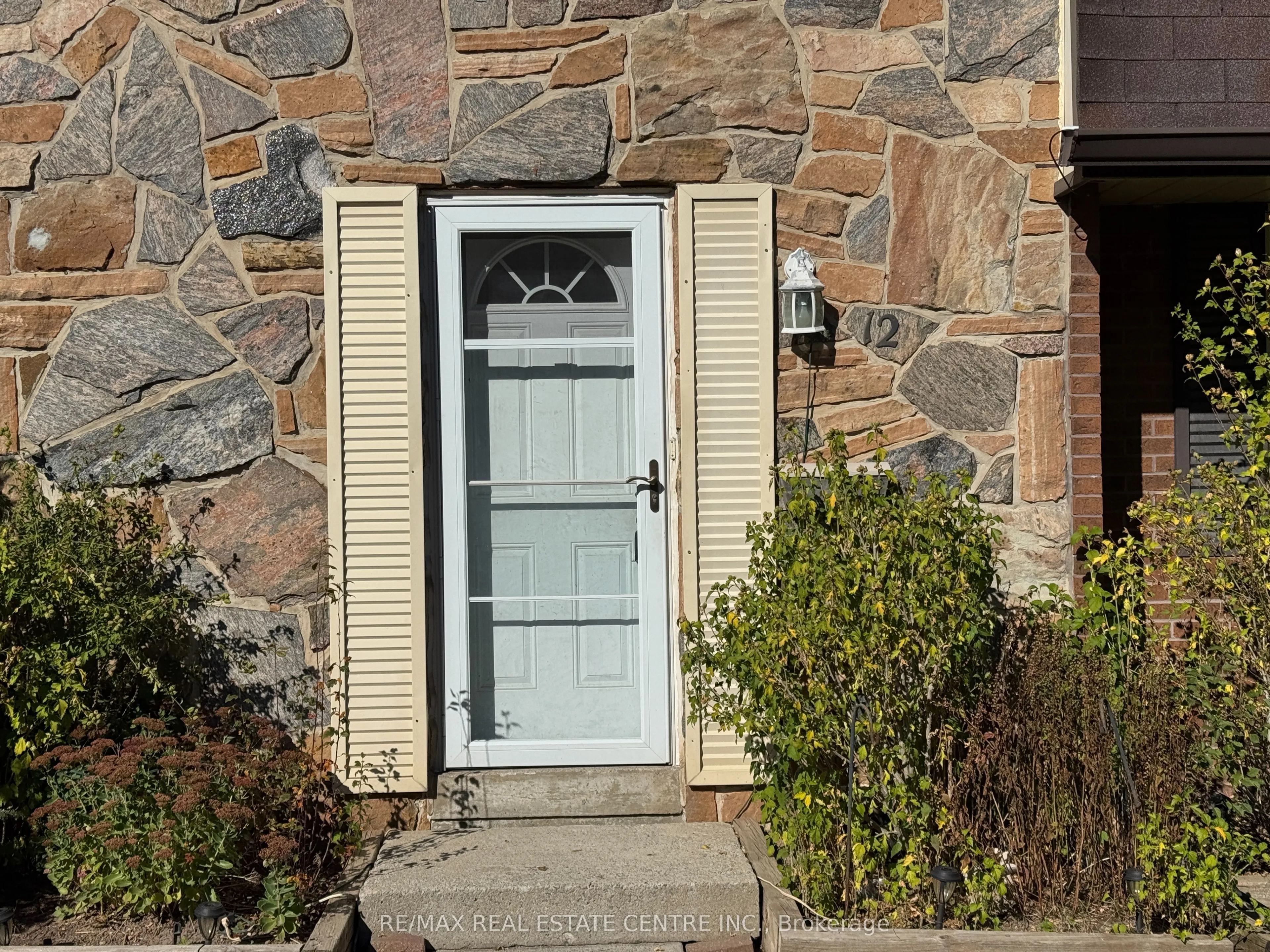 2825 Gananoque Drive #12