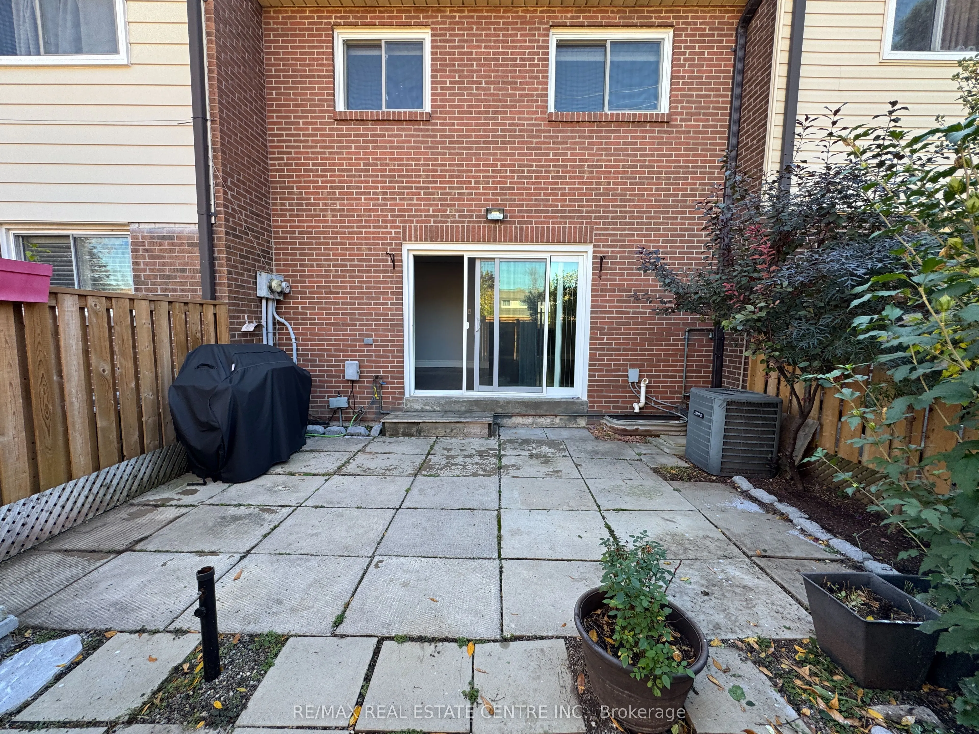 2825 Gananoque Drive #12