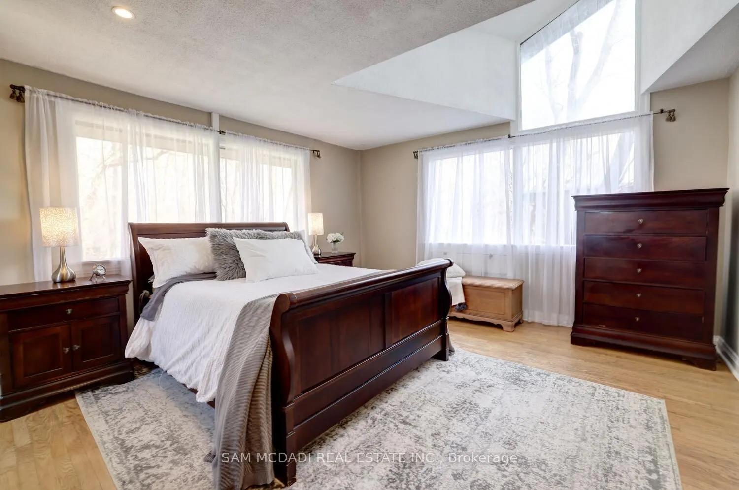 821 Parkland Avenue