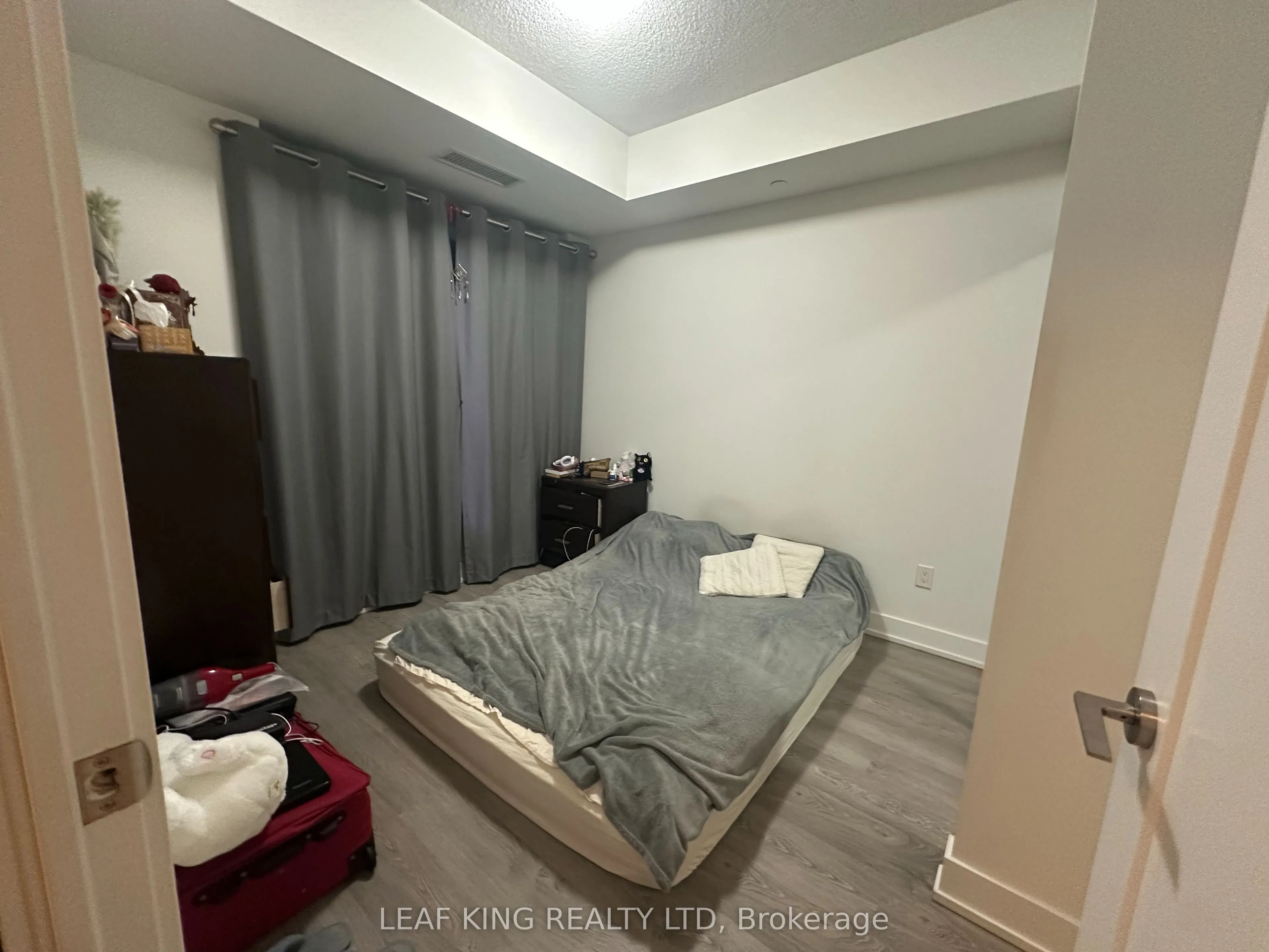 9 Mabelle Avenue #915