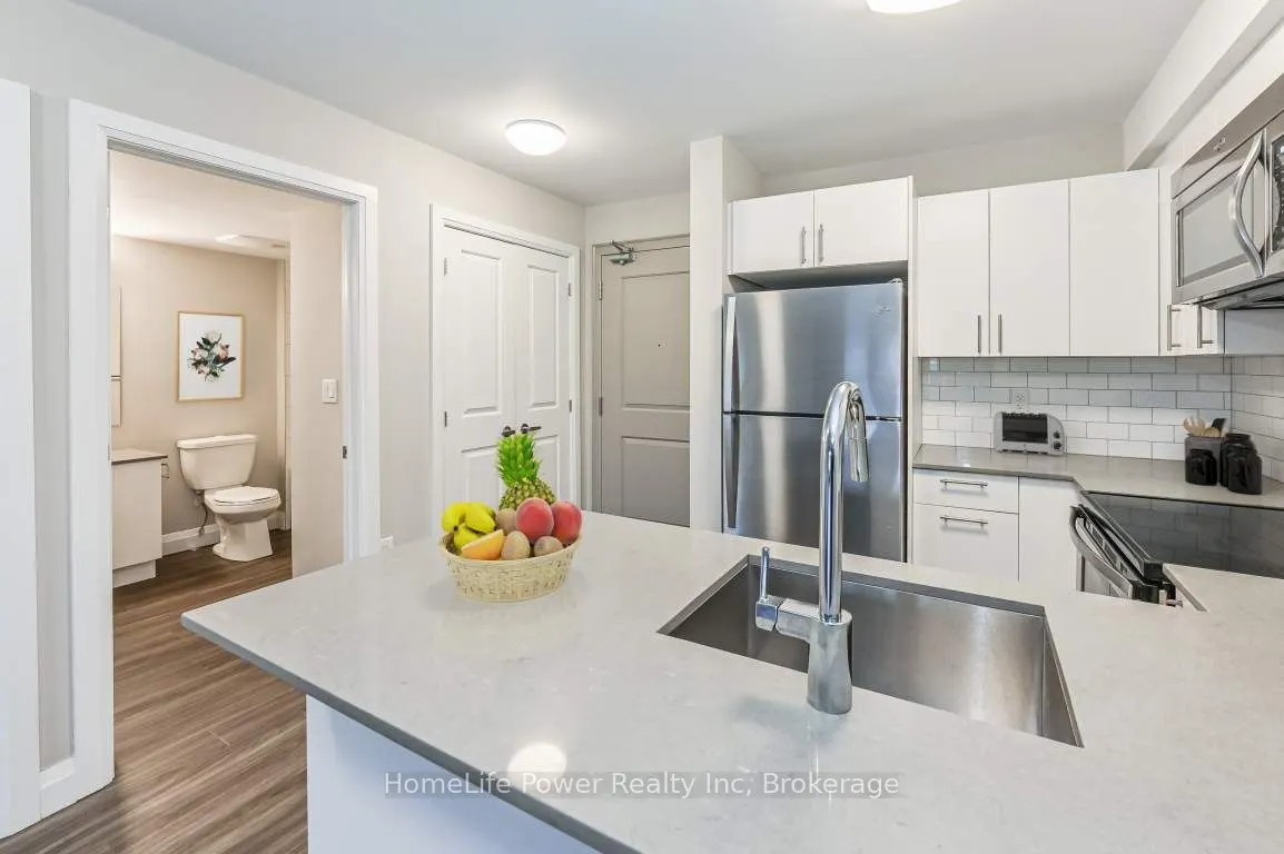 100 Bronte Street #208
