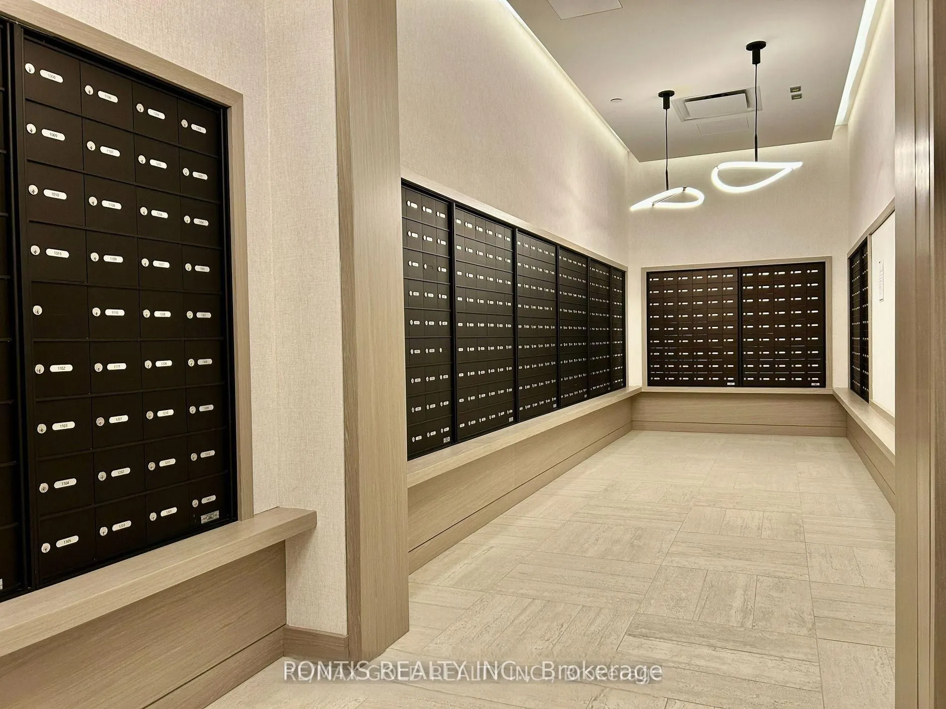 4015 The Exchange #5704