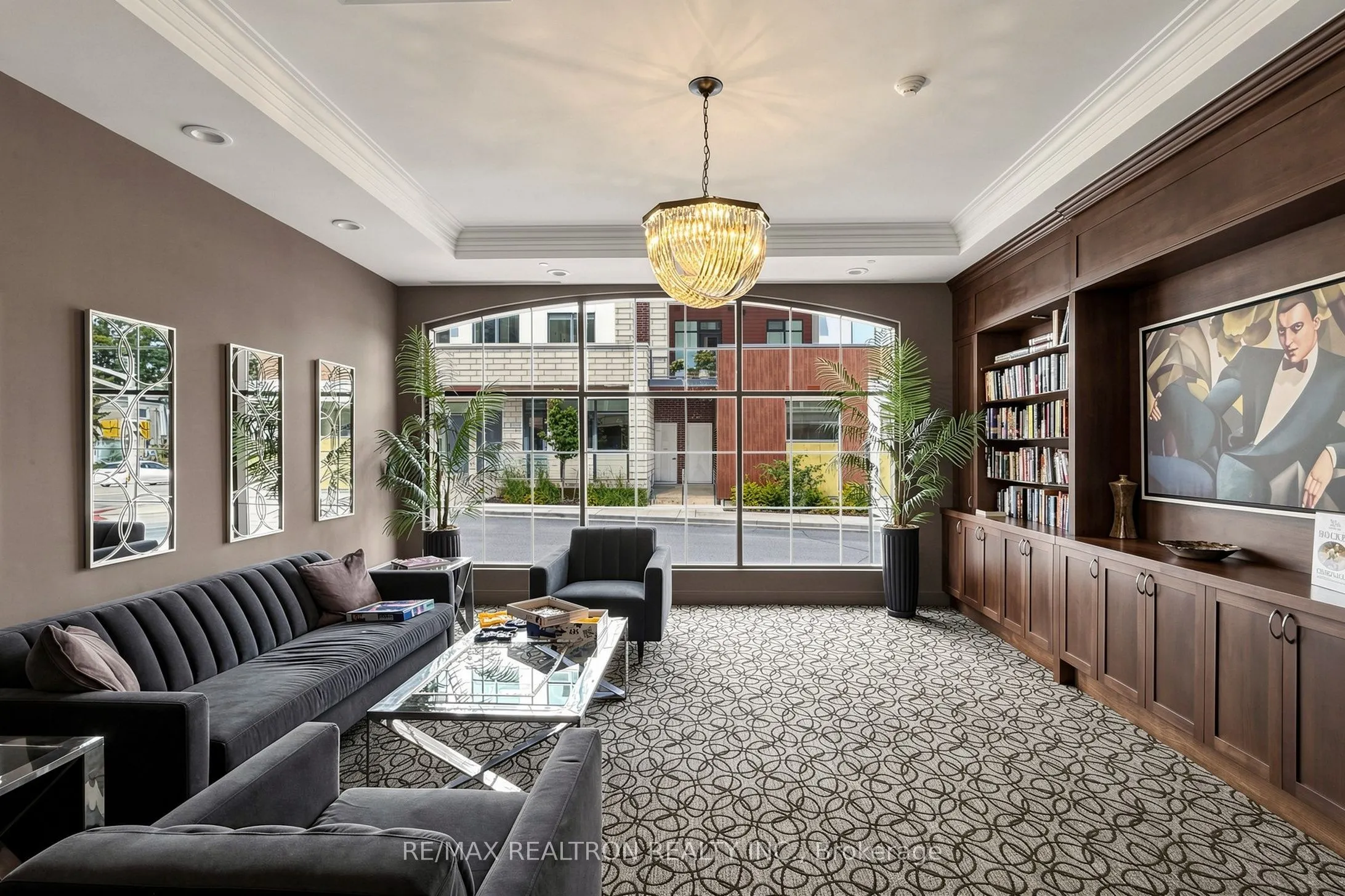 205 Lakeshore Road W #201