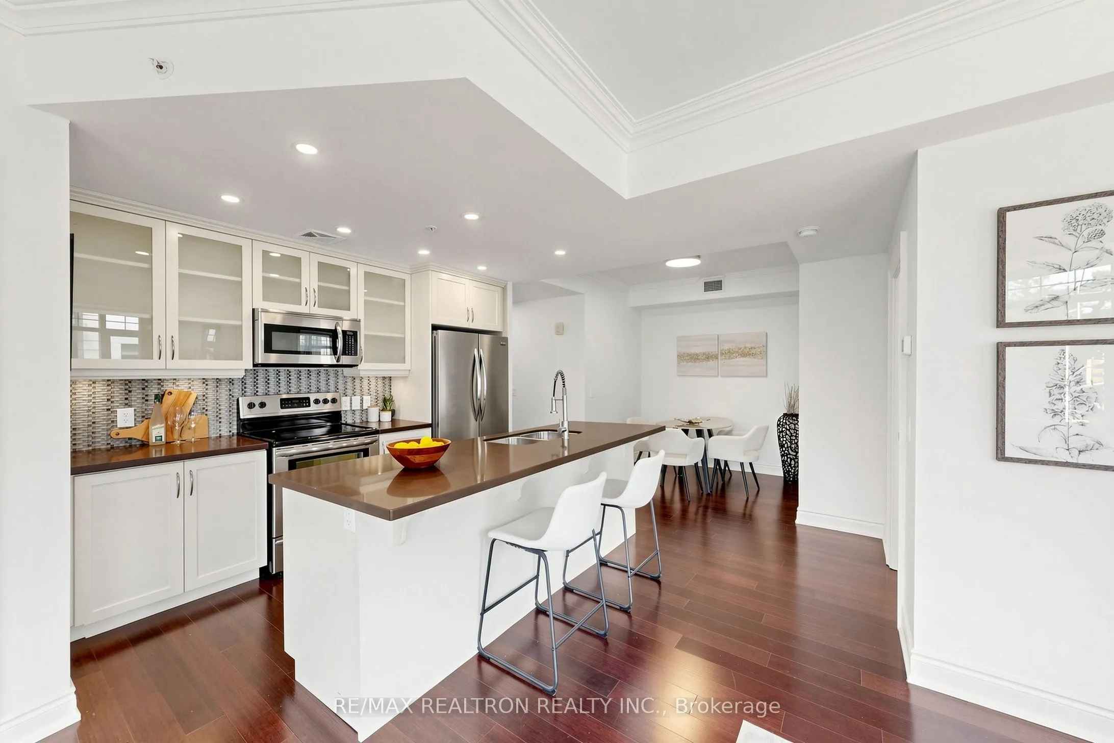 205 Lakeshore Road W #201