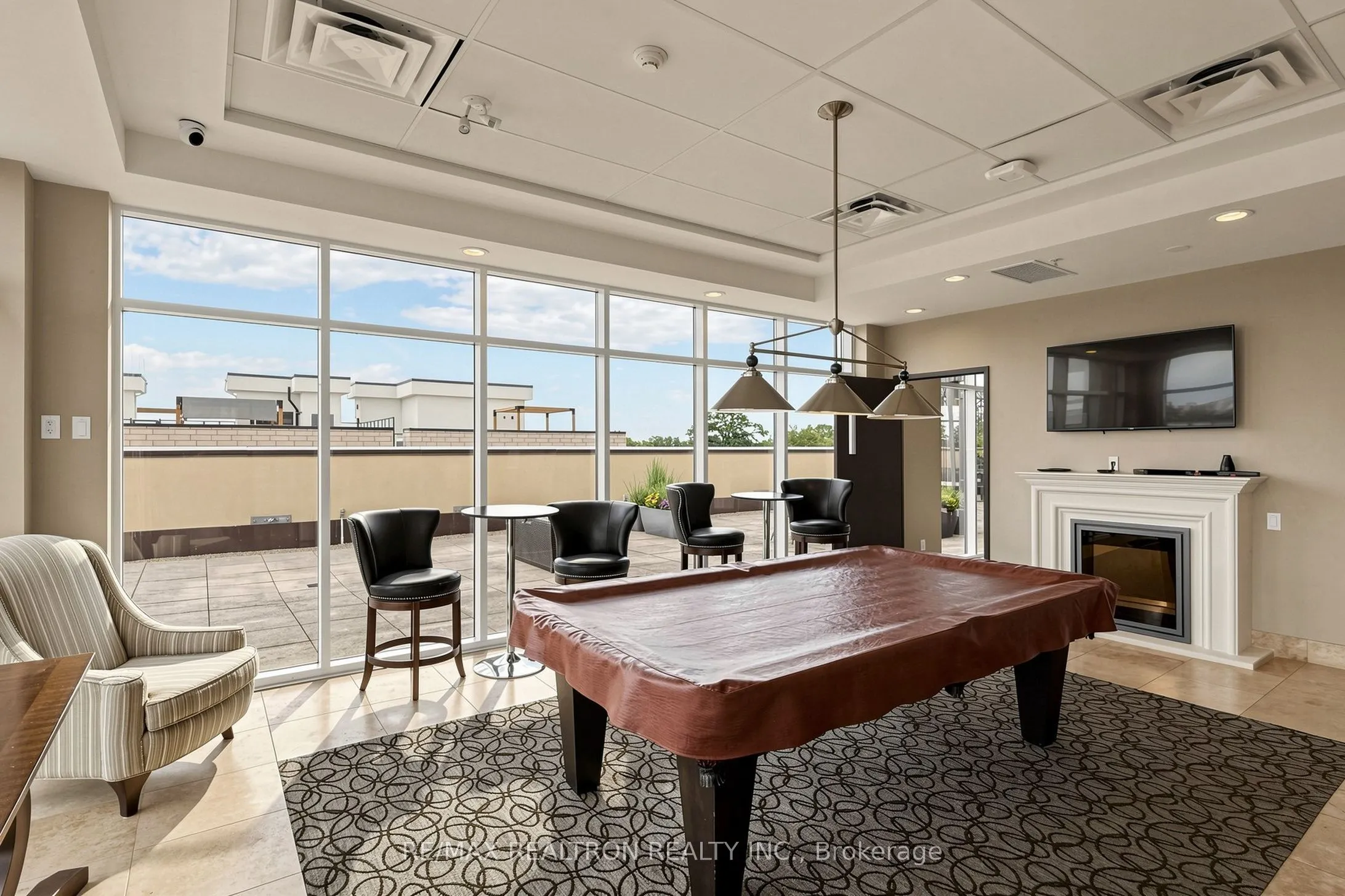 205 Lakeshore Road W #201
