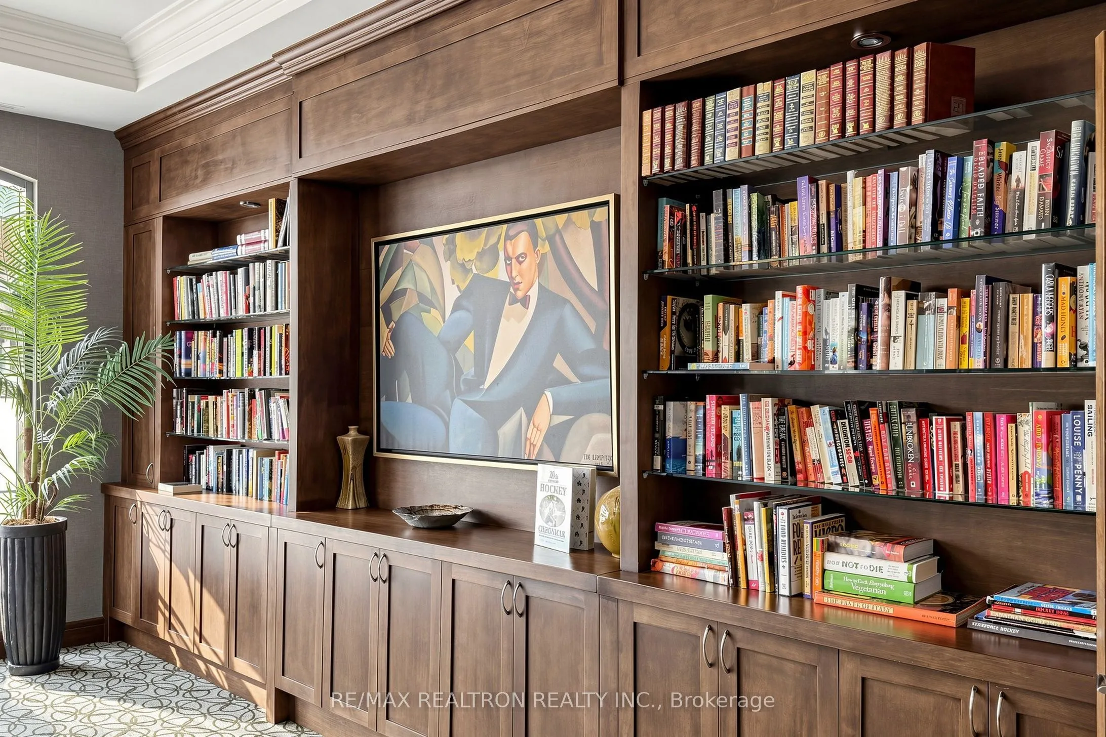 205 Lakeshore Road W #201