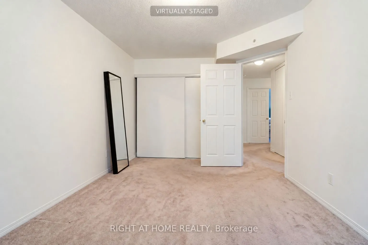 55 George Appleton Way #2095