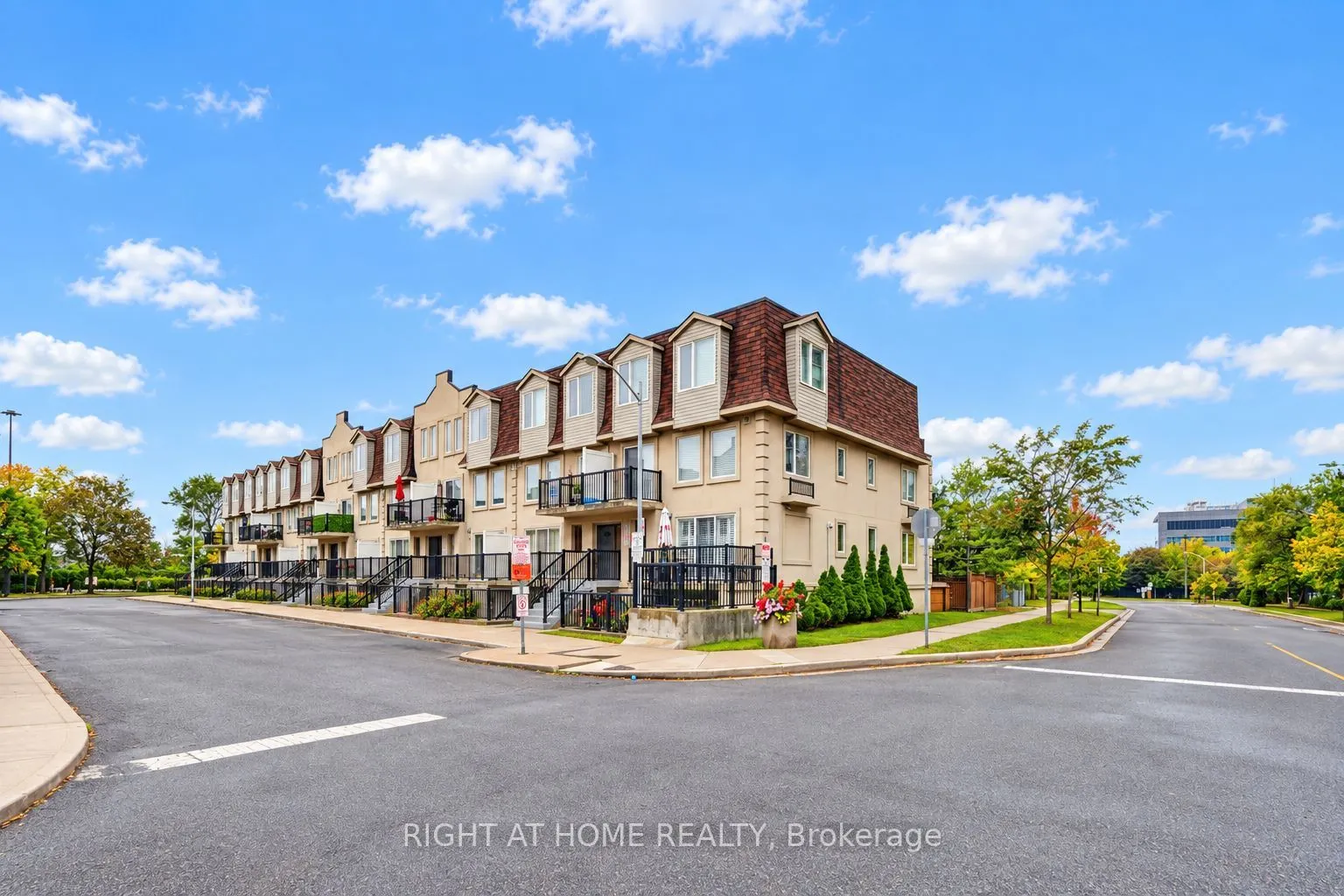 55 George Appleton Way #2095