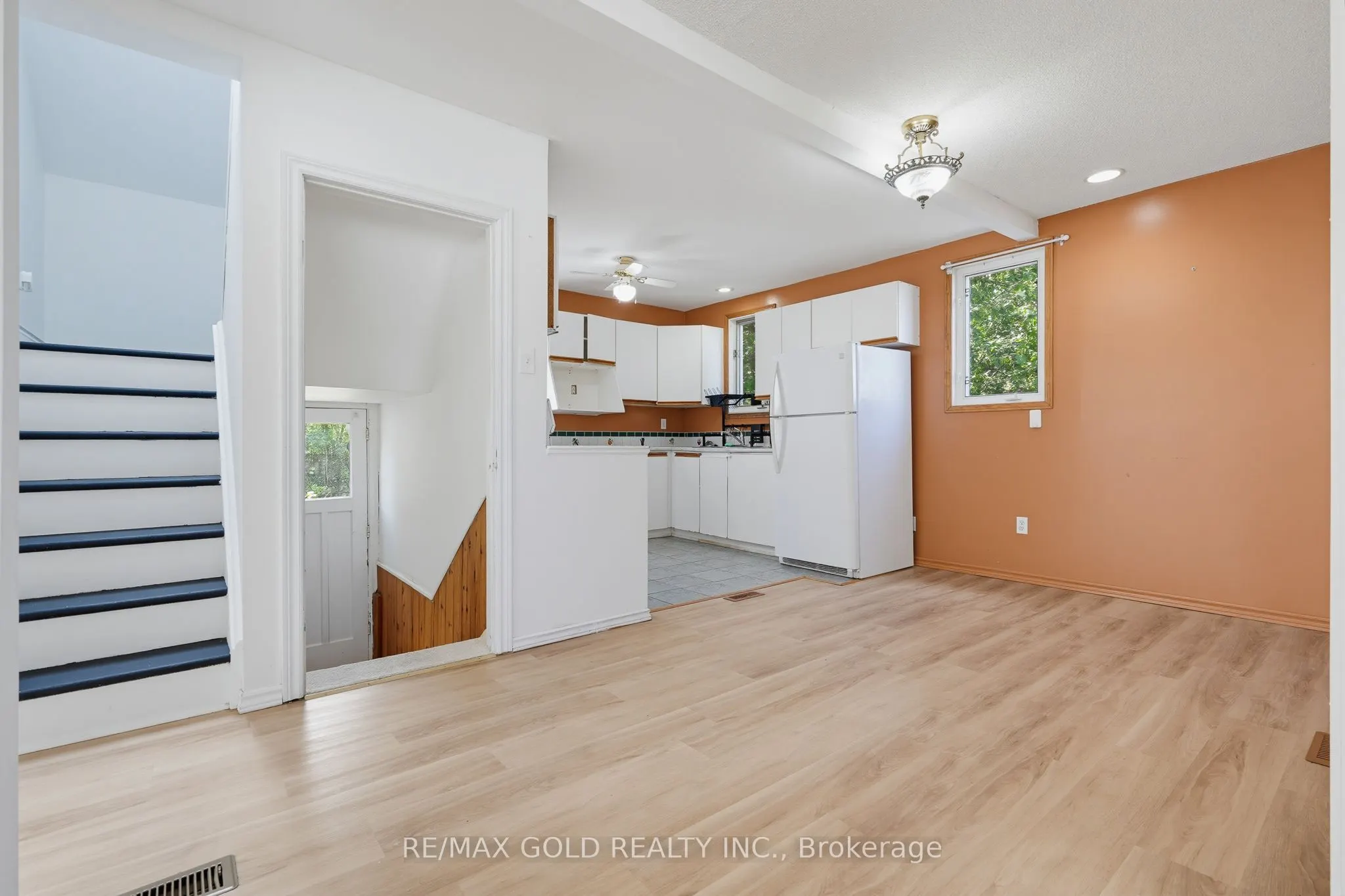 23 Pleasantview Avenue