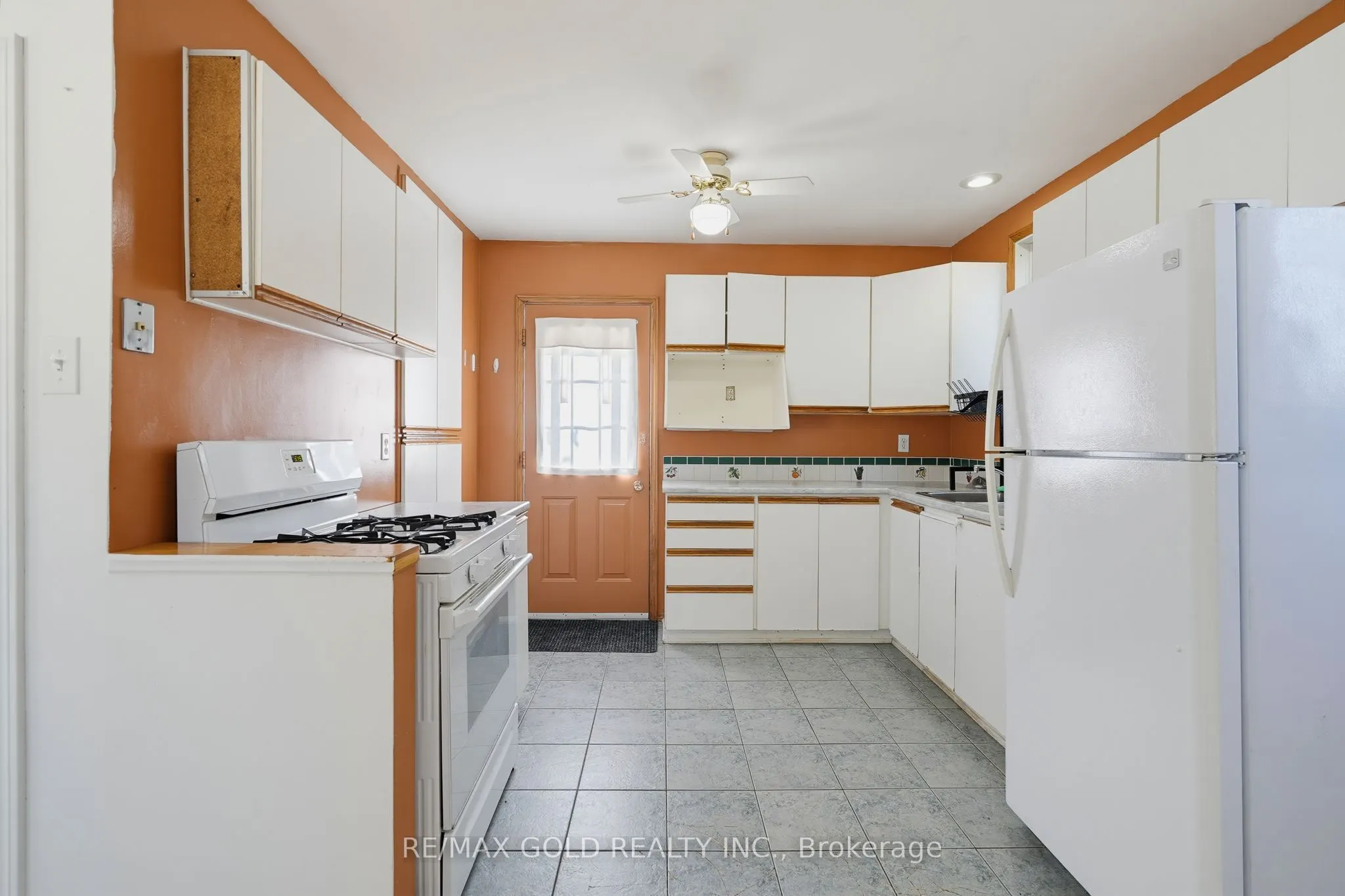 23 Pleasantview Avenue