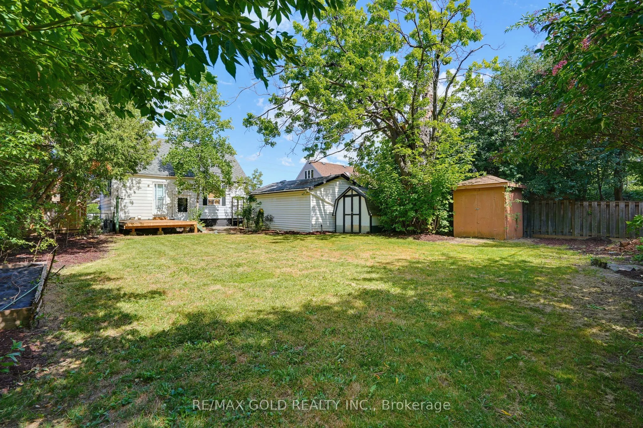 23 Pleasantview Avenue