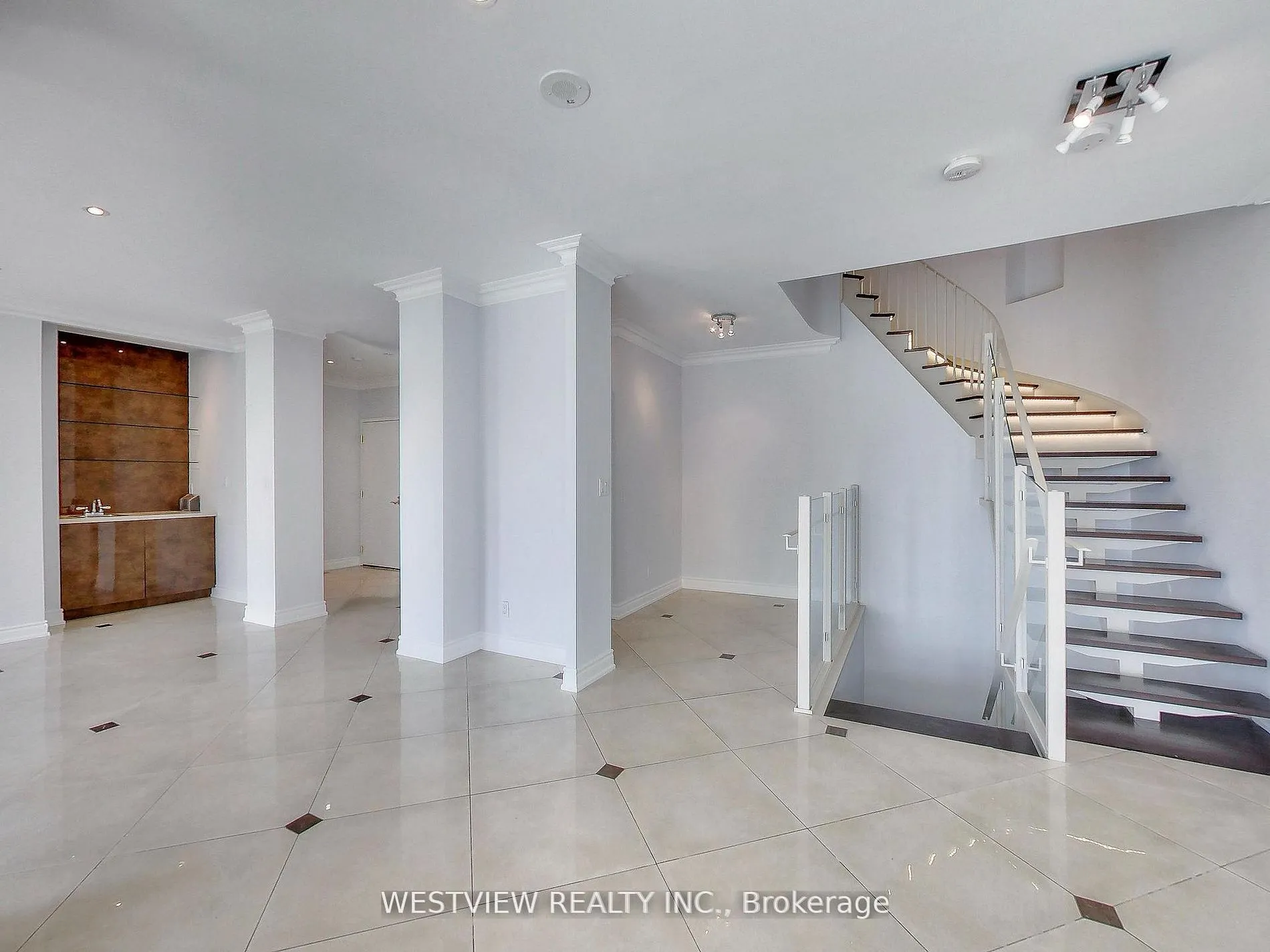 2111 Lake Shore Boulevard #116