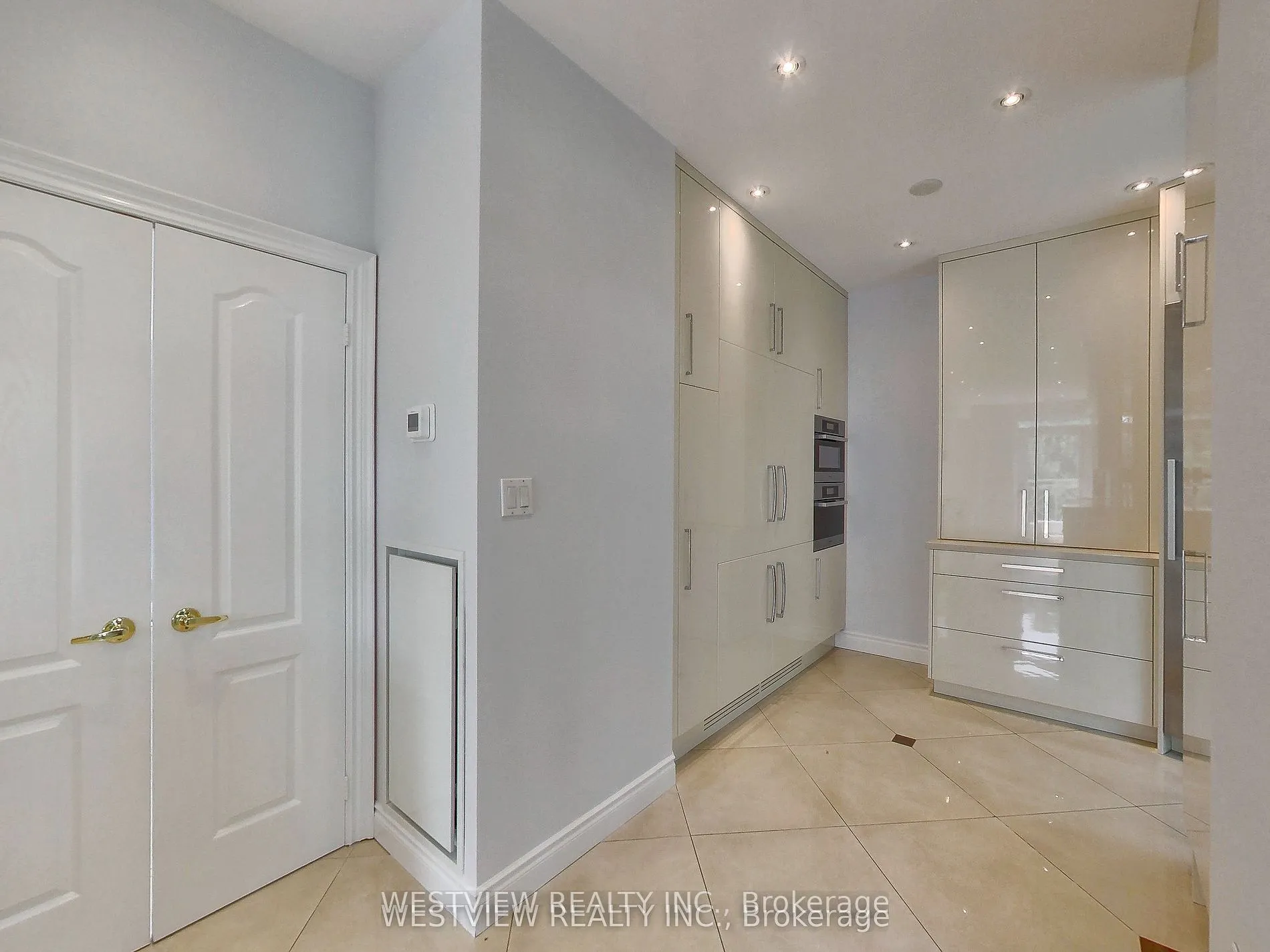 2111 Lake Shore Boulevard #116