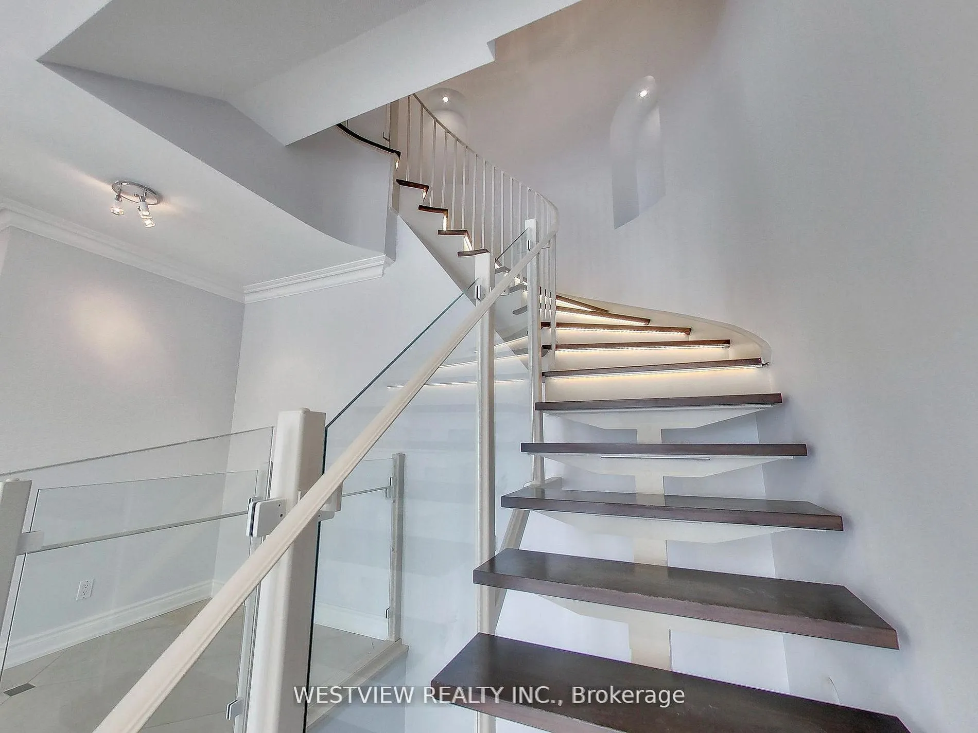 2111 Lake Shore Boulevard #116