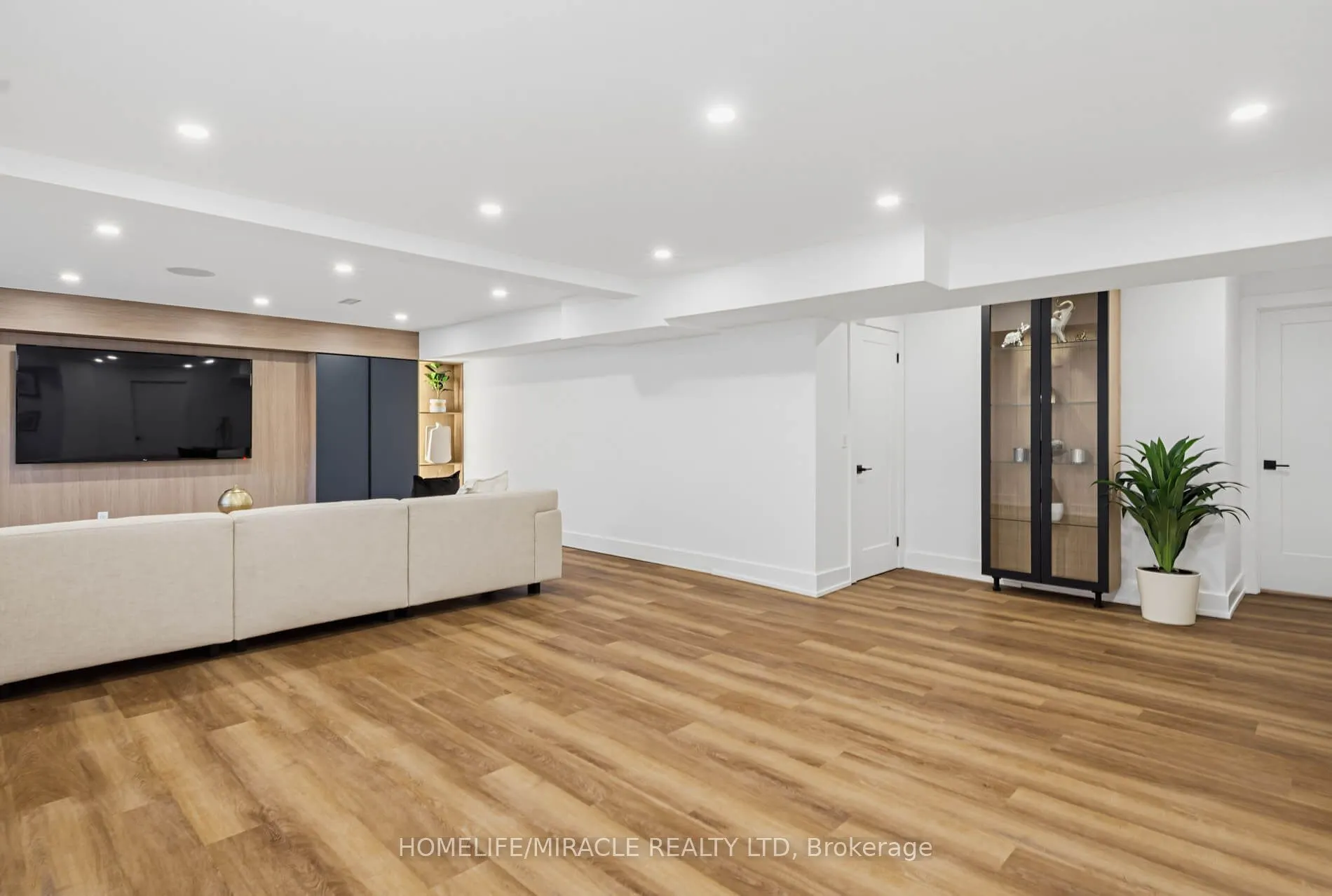 8 Laurelwood Crescent