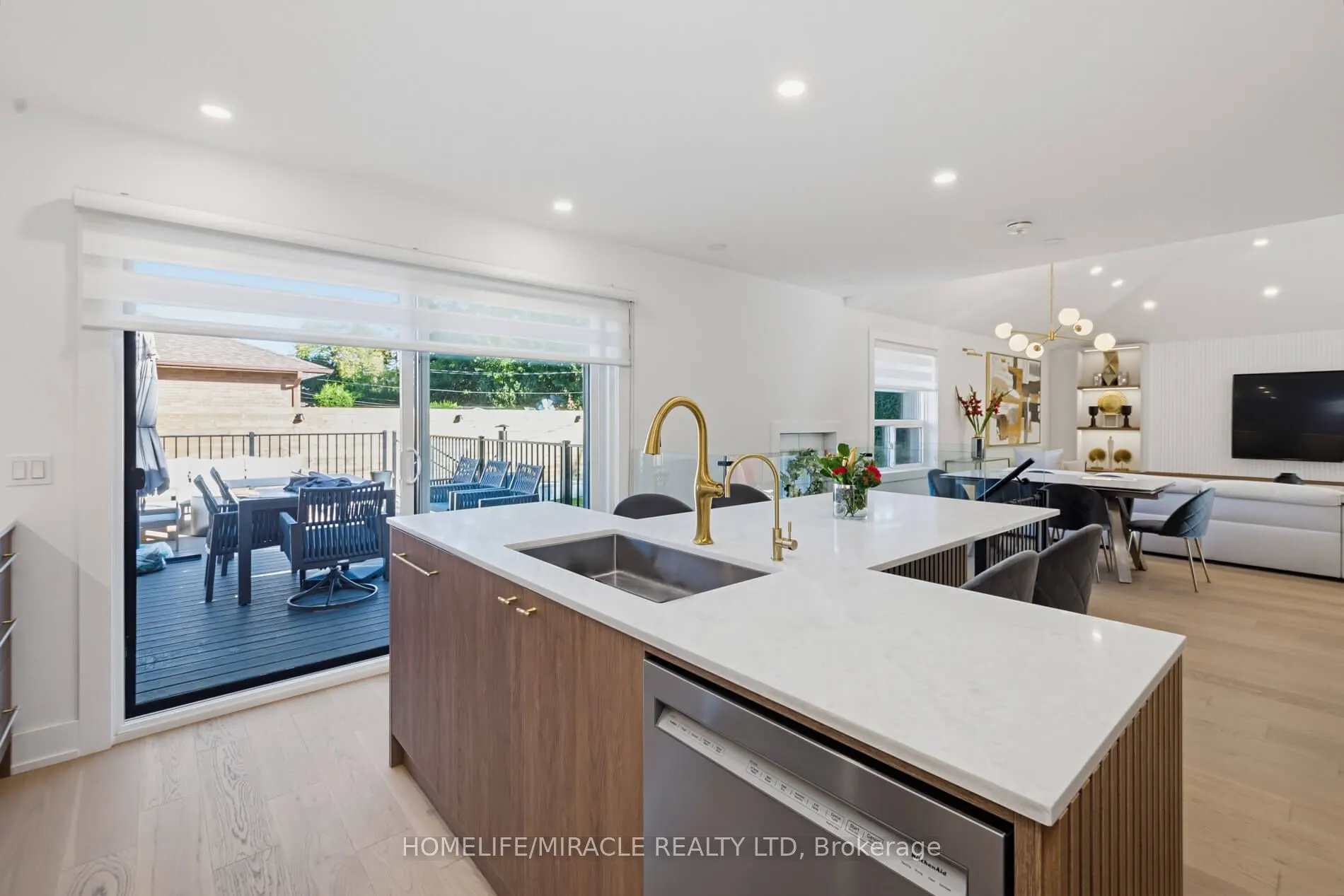 8 Laurelwood Crescent