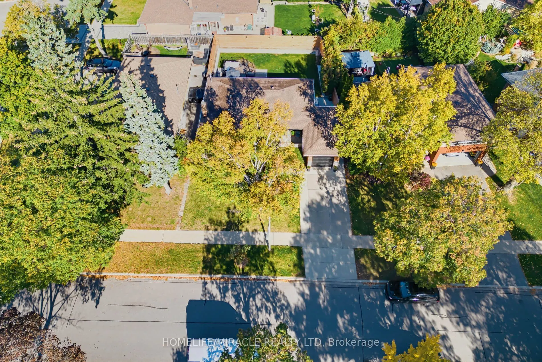 8 Laurelwood Crescent