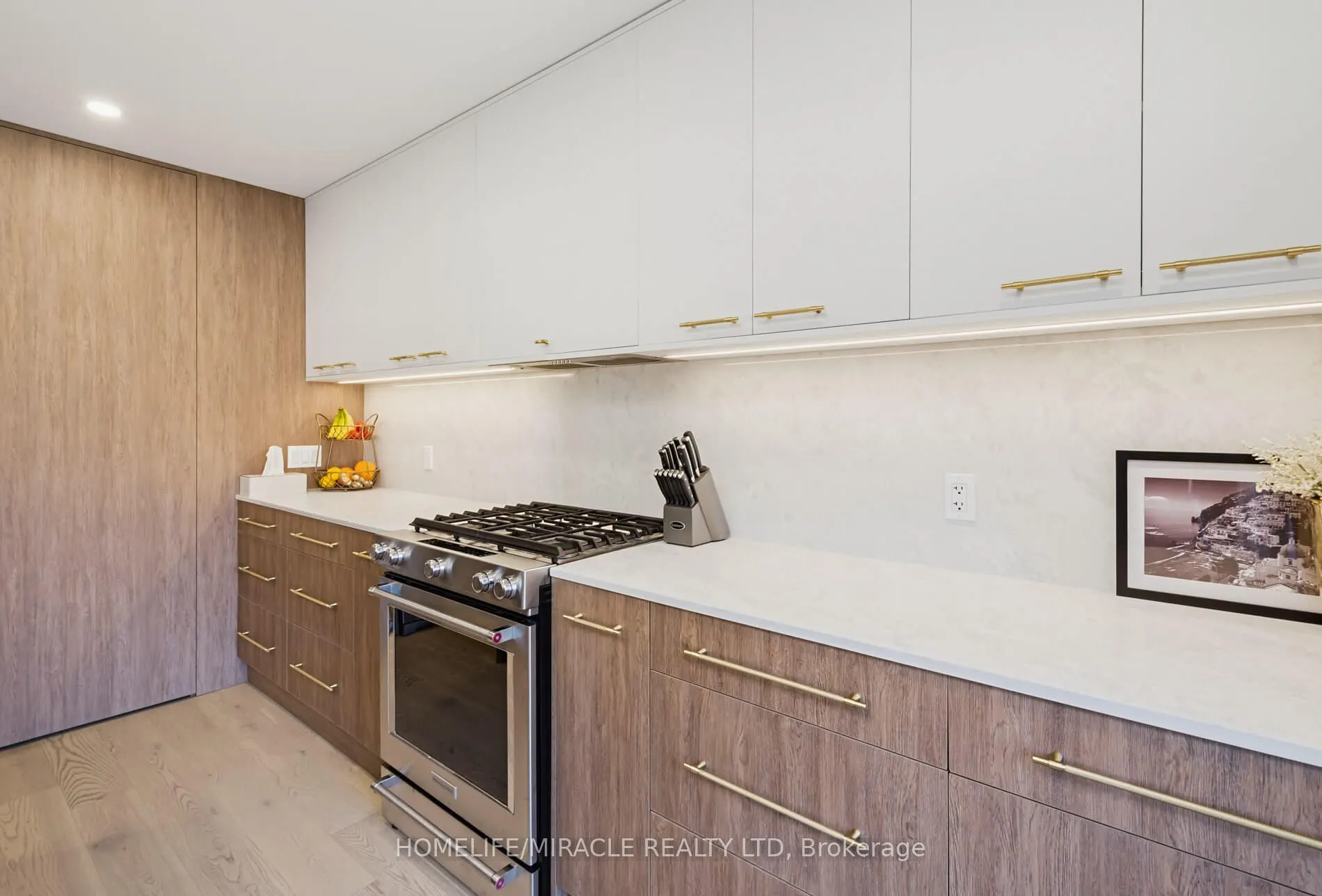 8 Laurelwood Crescent