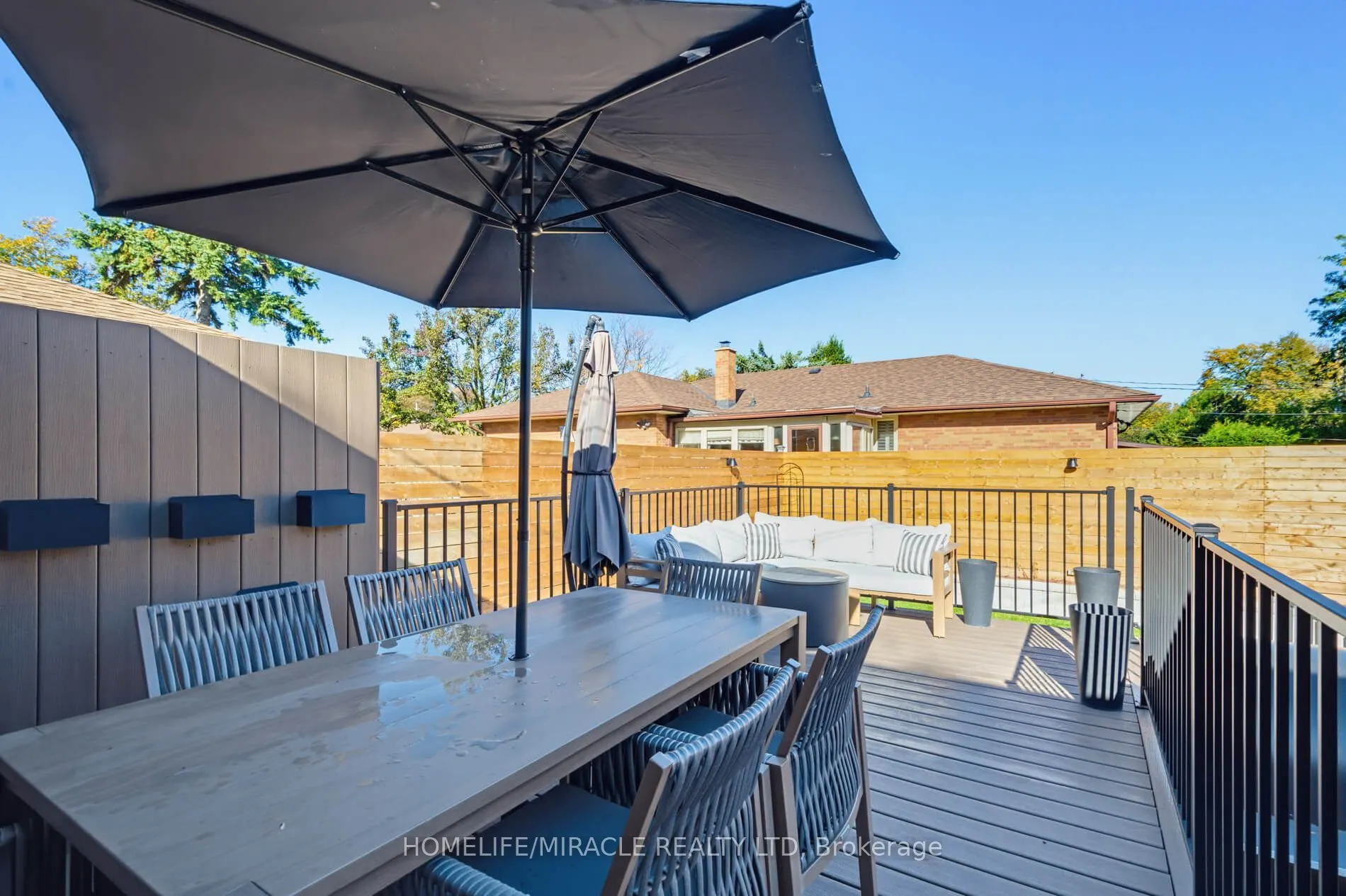 8 Laurelwood Crescent