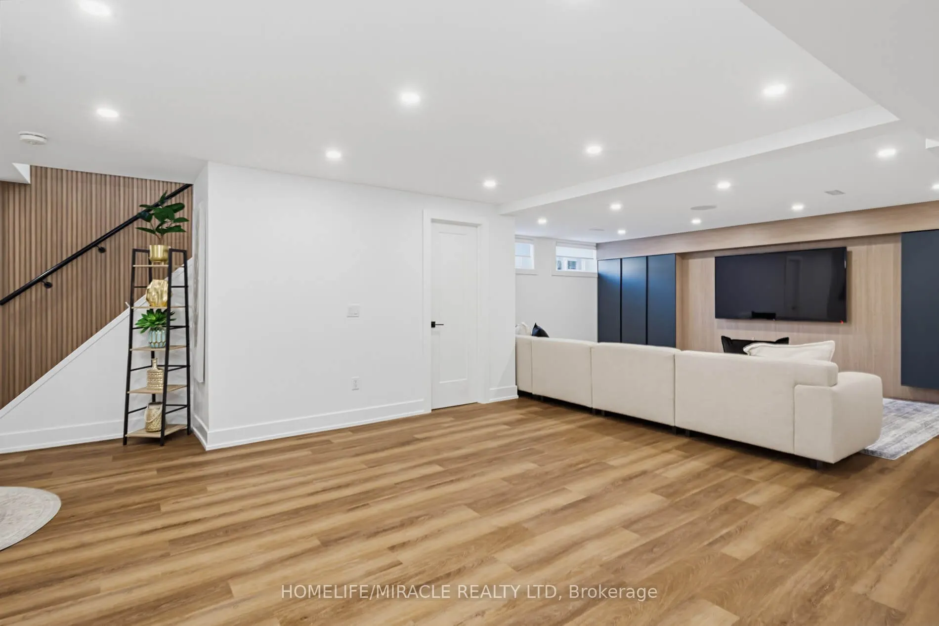 8 Laurelwood Crescent