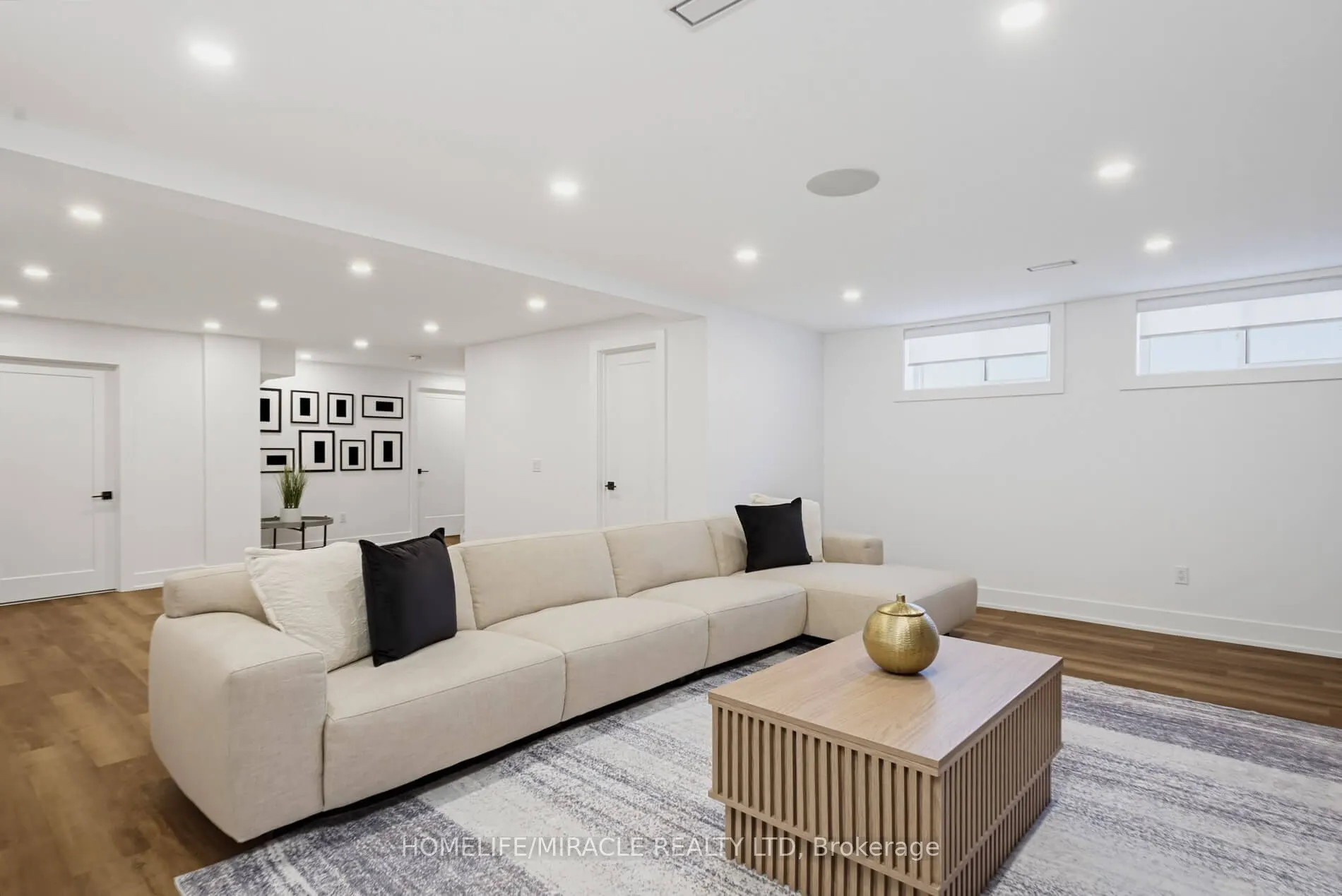 8 Laurelwood Crescent