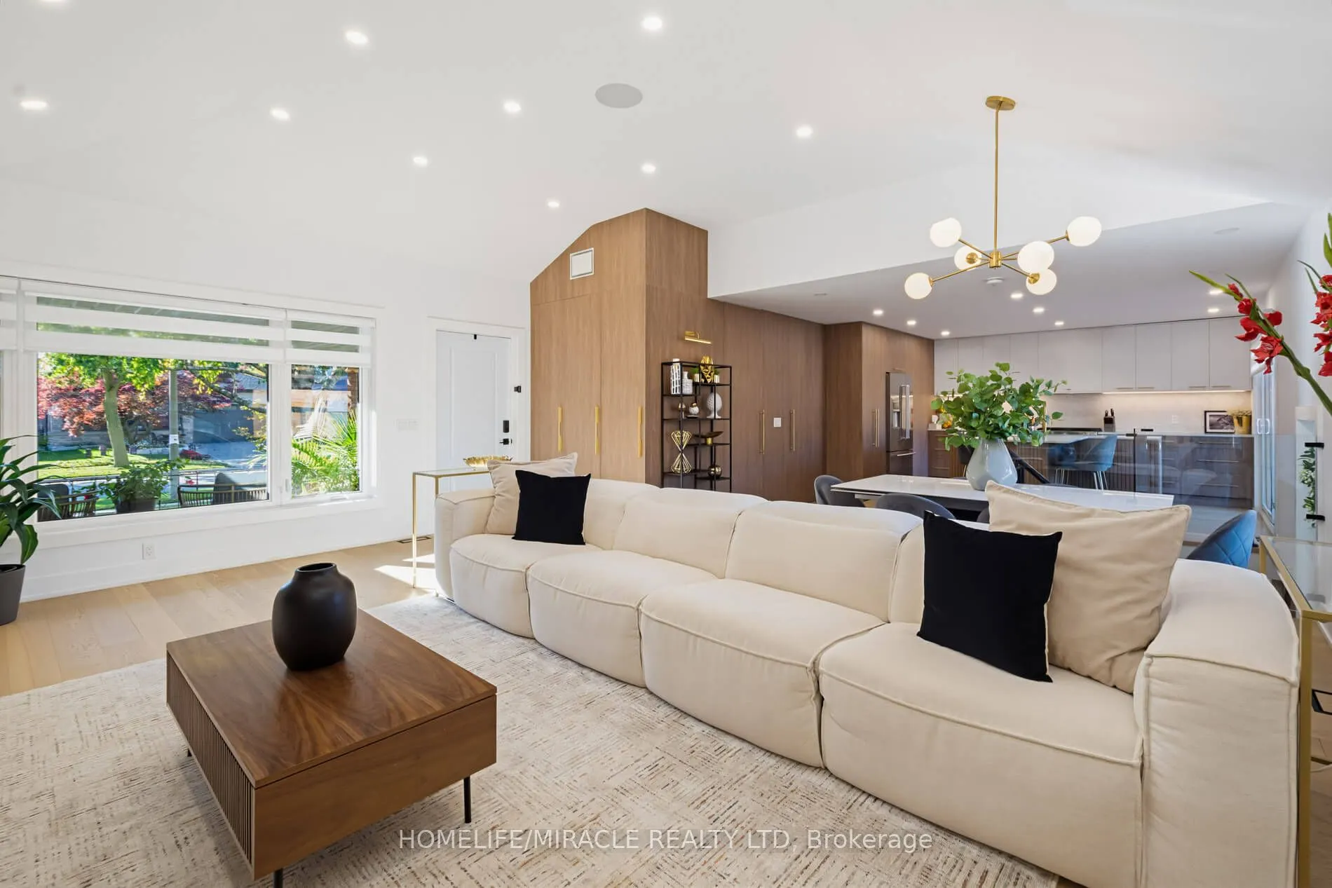 8 Laurelwood Crescent