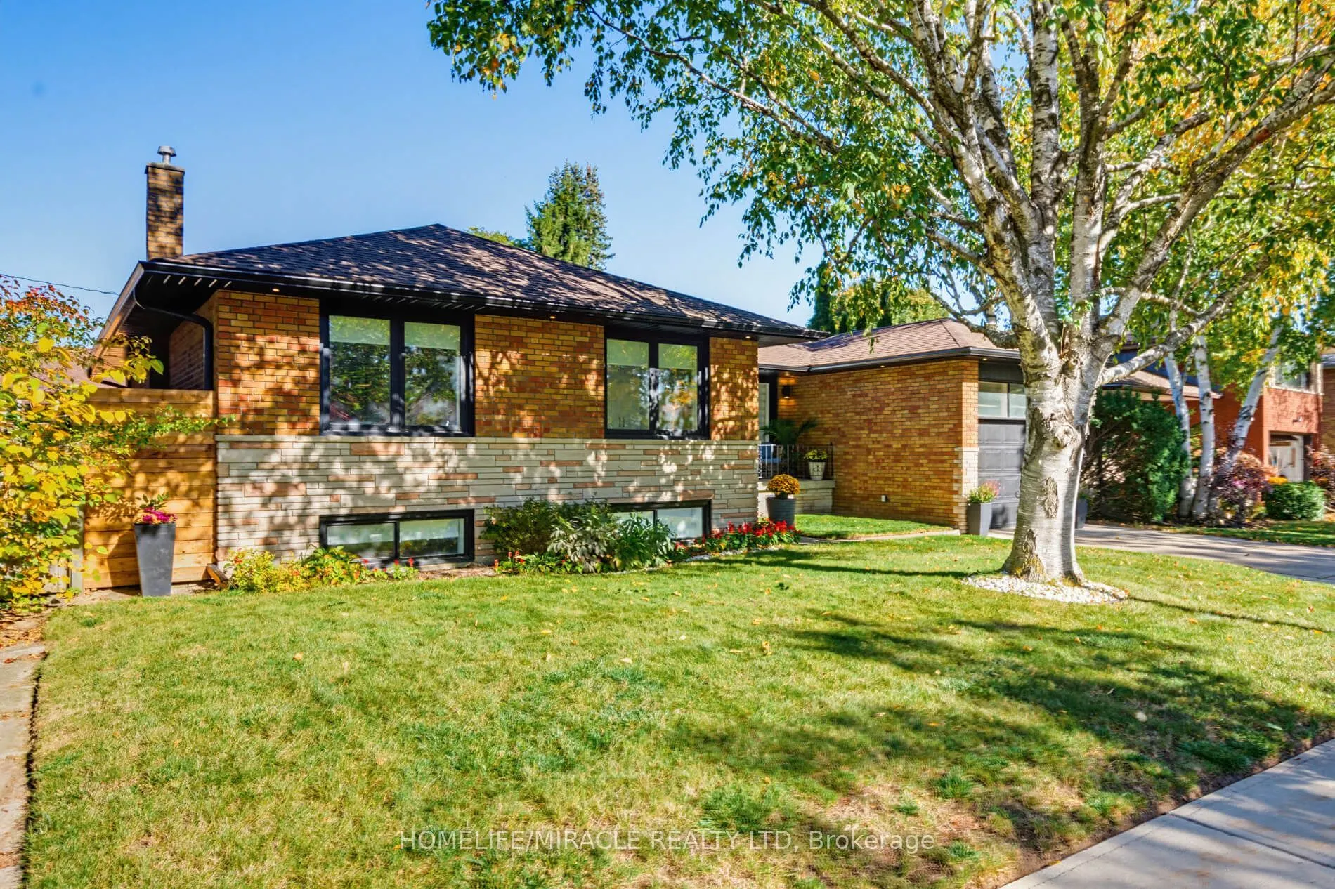 8 Laurelwood Crescent
