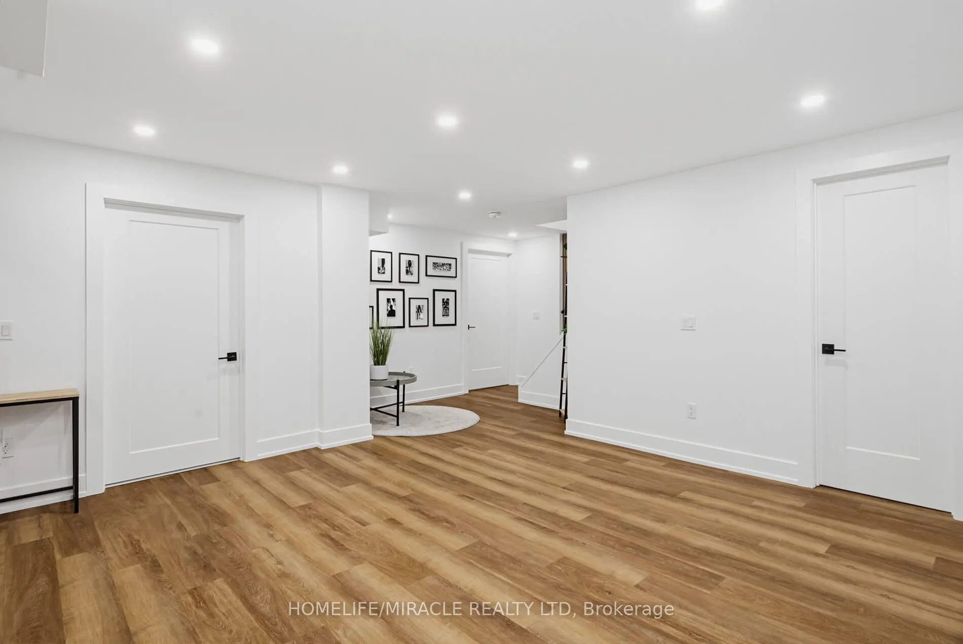 8 Laurelwood Crescent