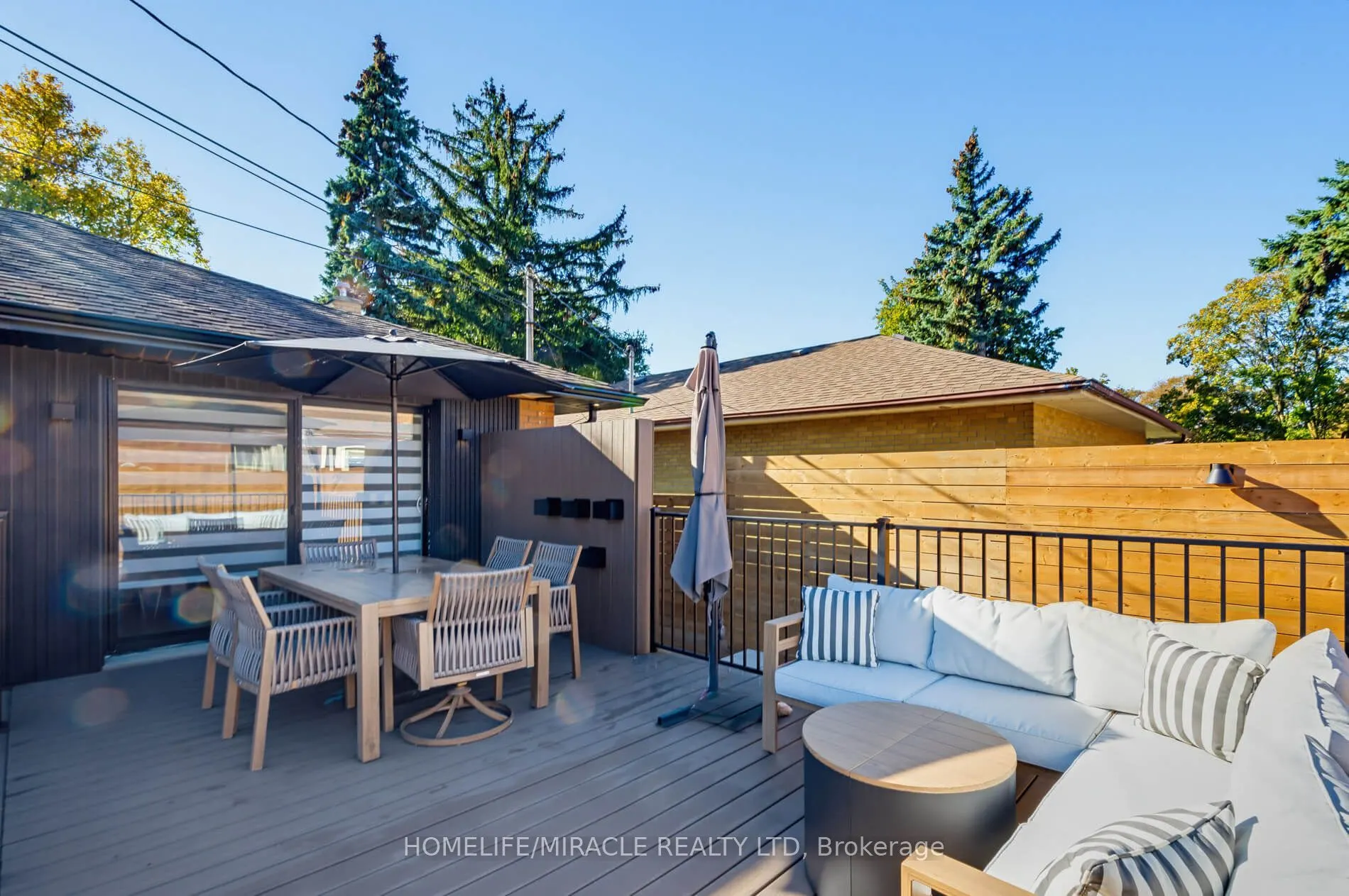 8 Laurelwood Crescent