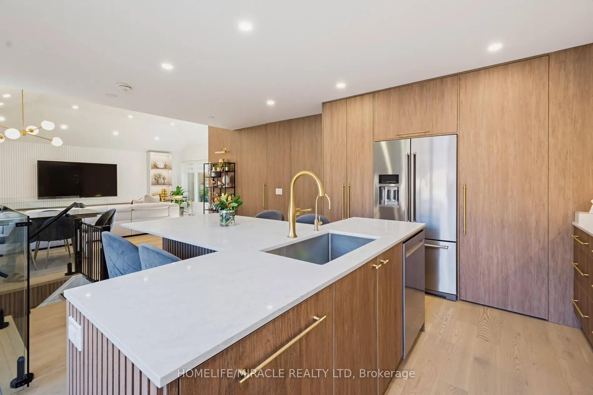 8 Laurelwood Crescent