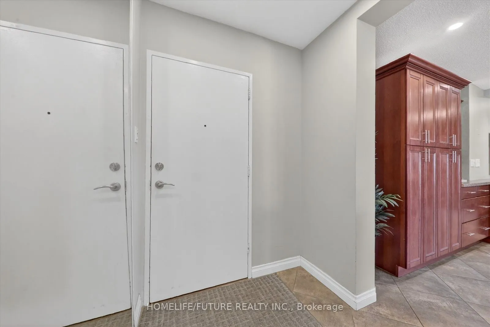 15 Elizabeth Street N #704