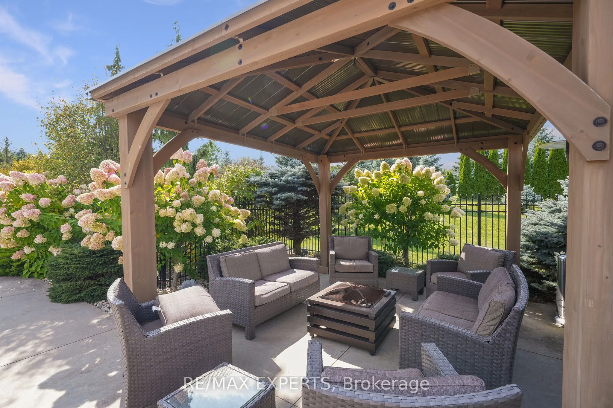 4 Woodlot Court