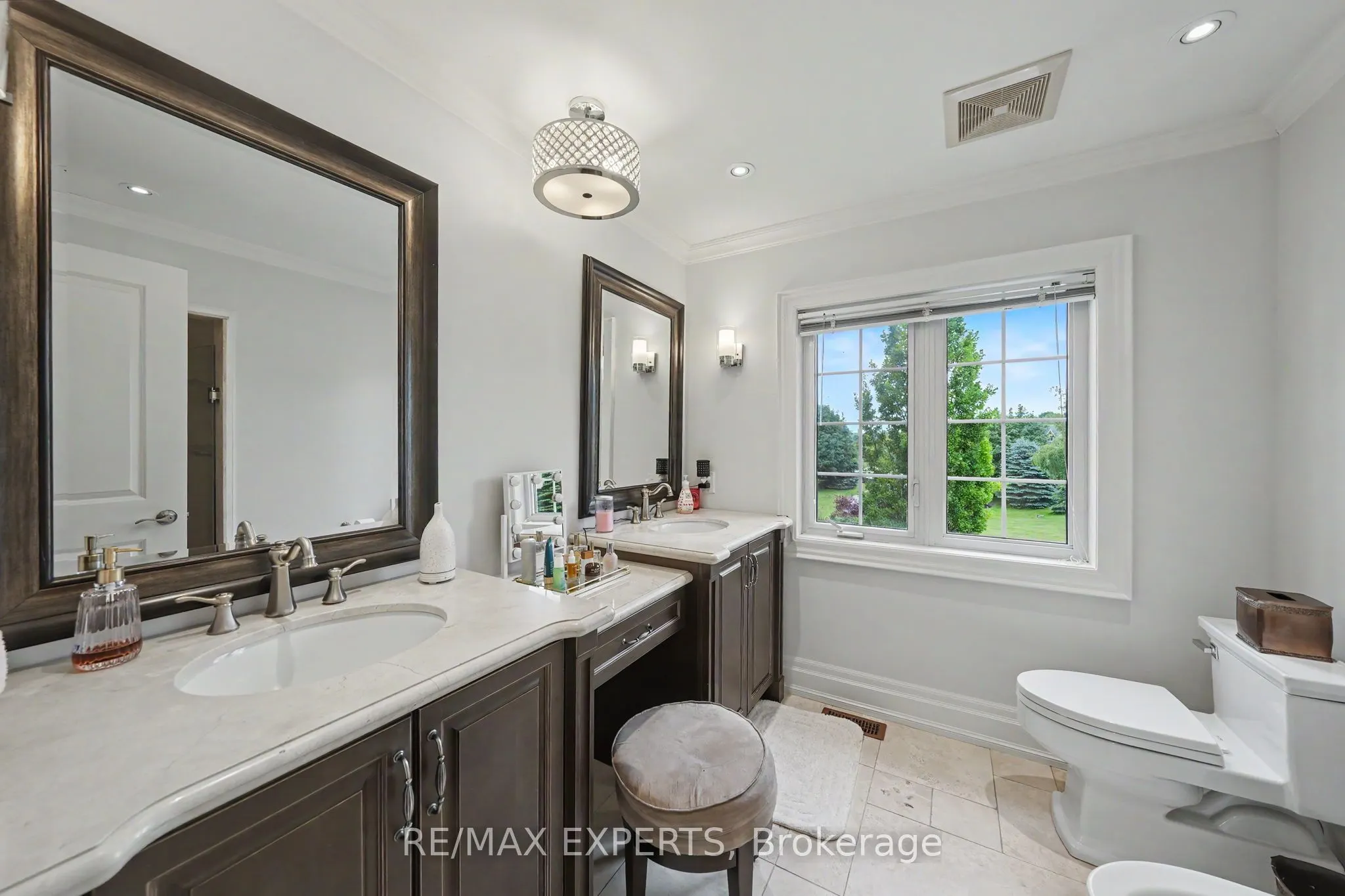 4 Woodlot Court