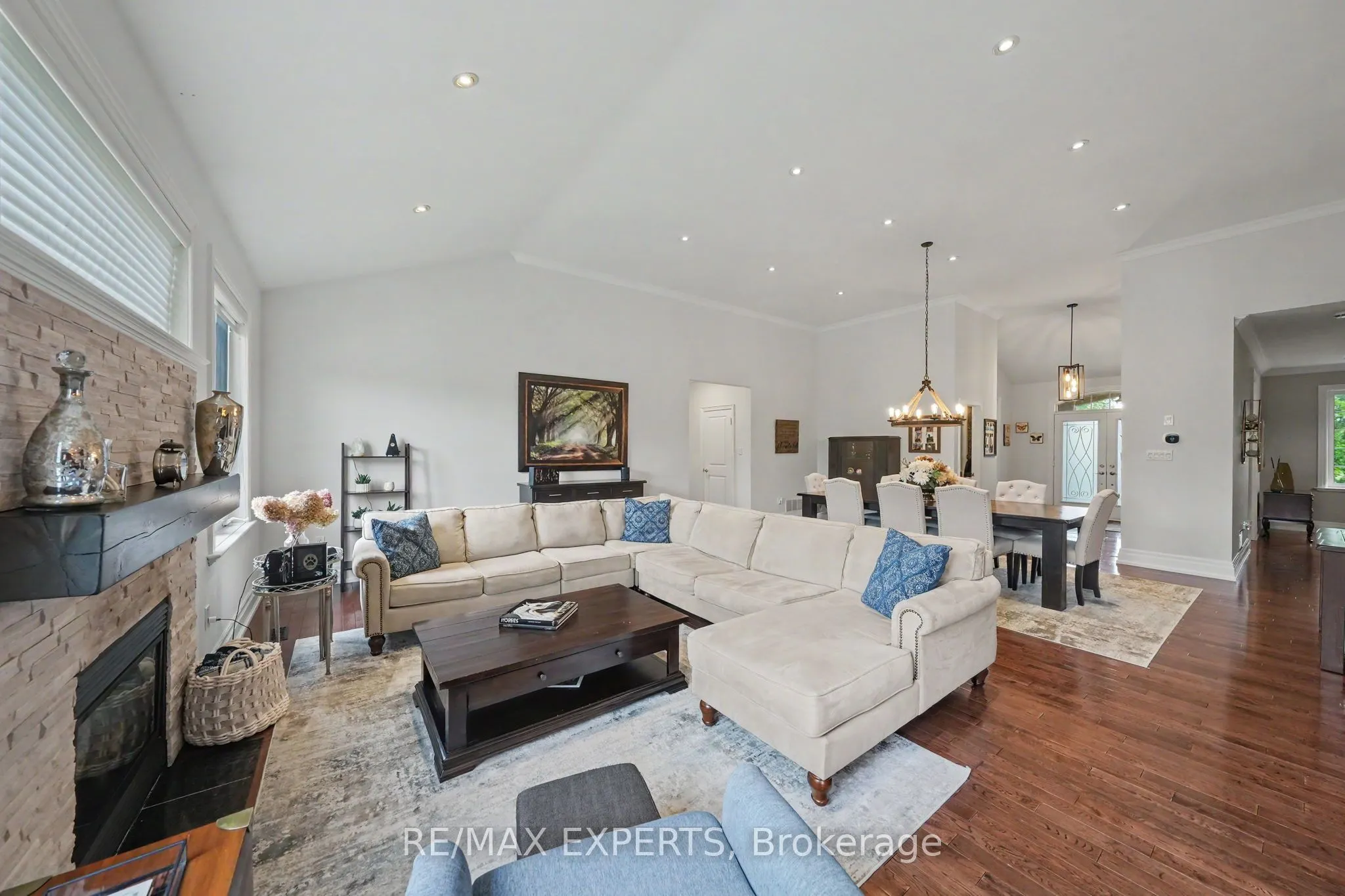 4 Woodlot Court