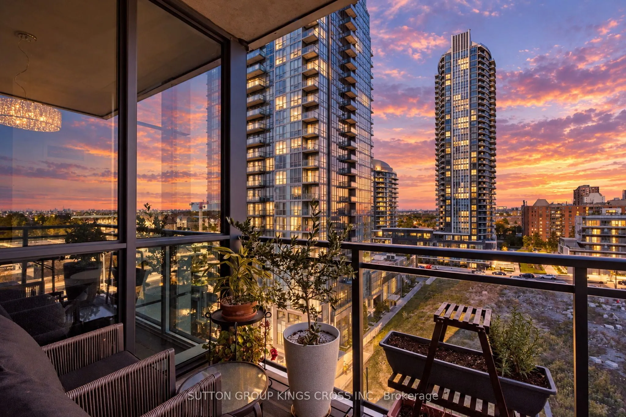 55 Eglinton Avenue W #904