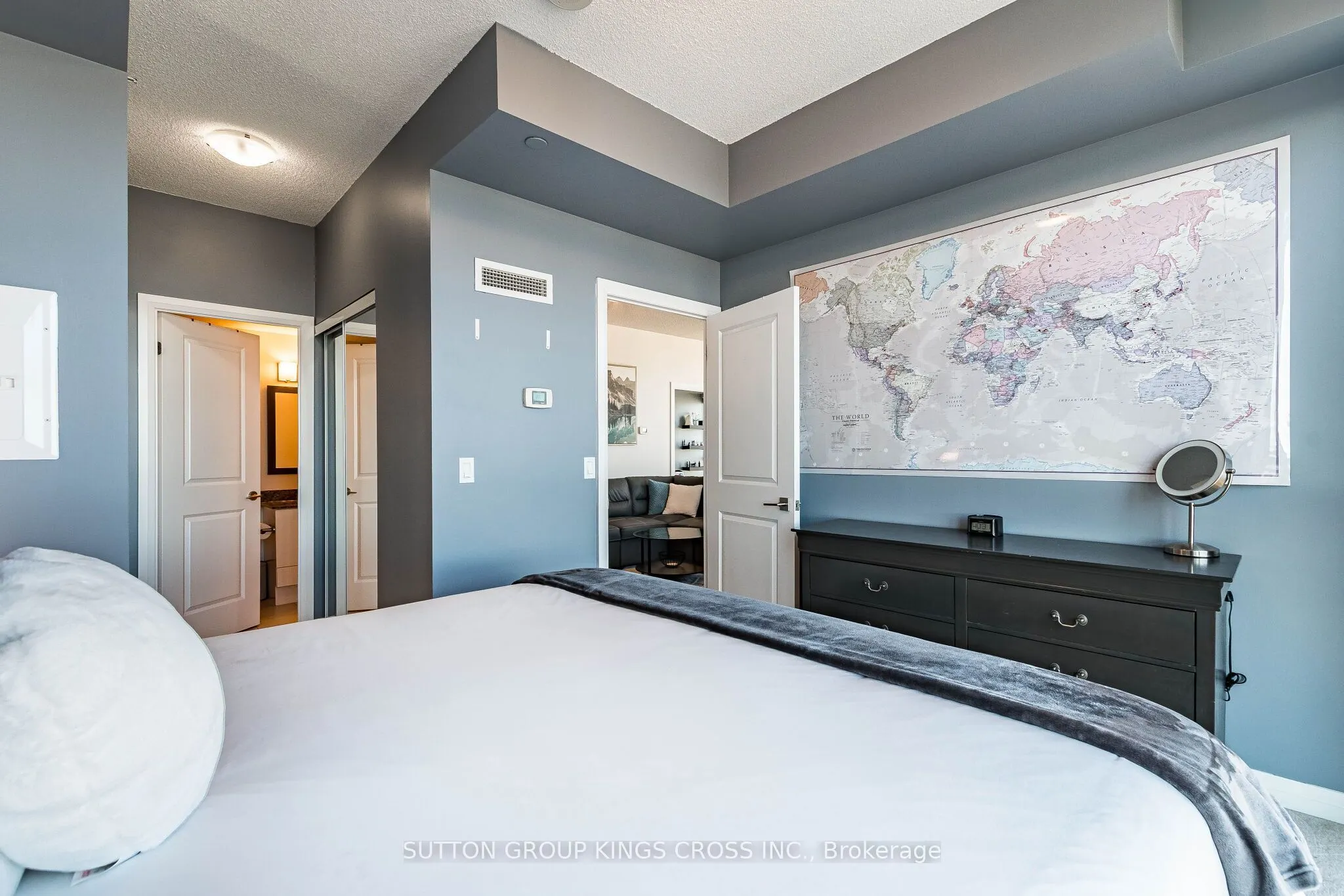 55 Eglinton Avenue W #904