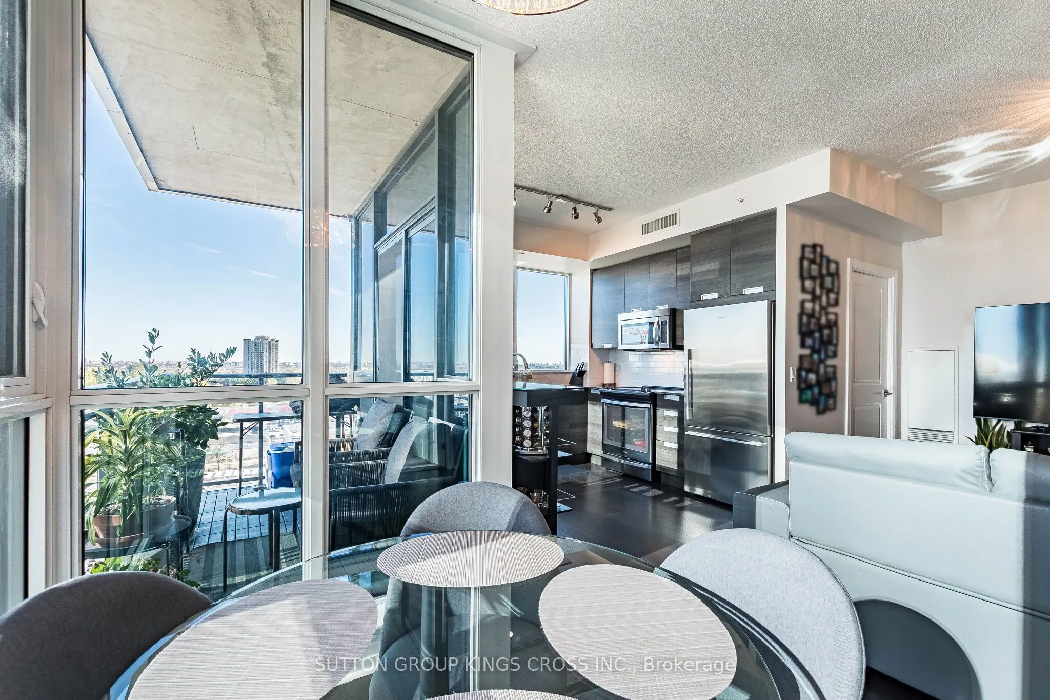 55 Eglinton Avenue W #904